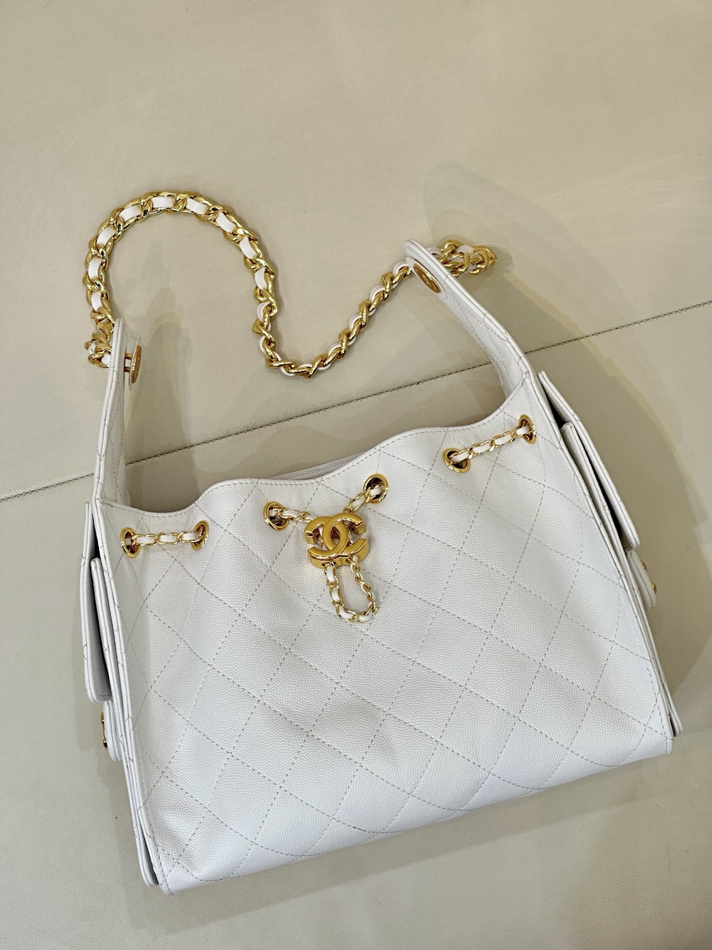 Ch*el 25c bucket bag polished gold hardware with red lining as5293 26x30x14cm