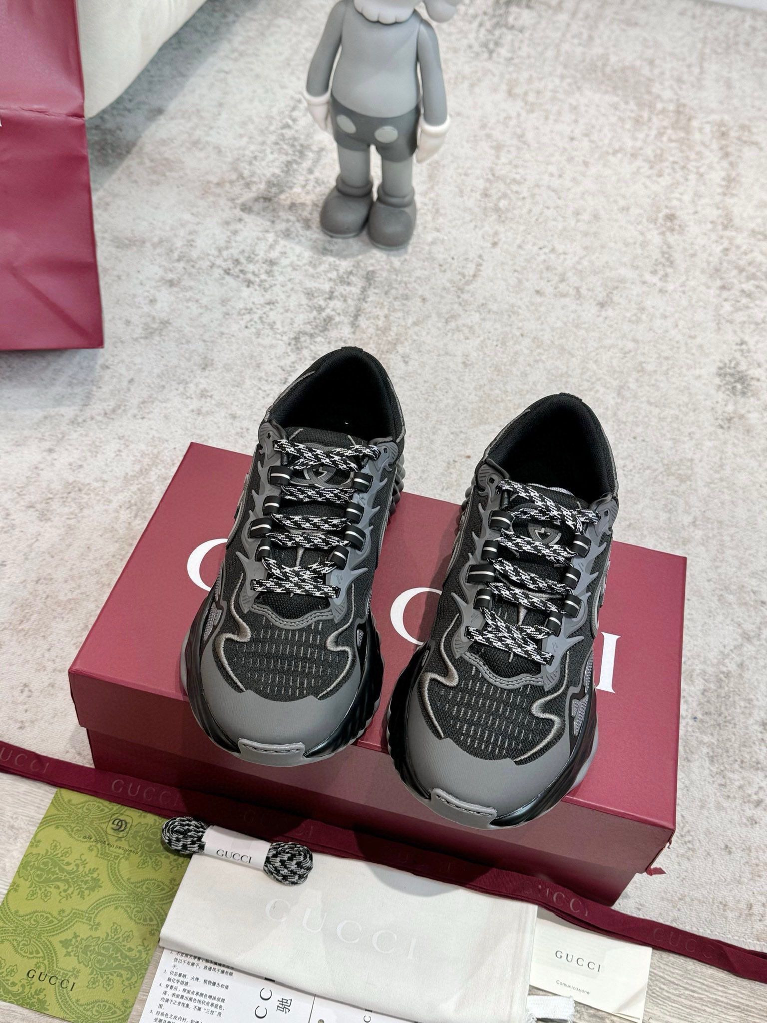 ua G*u*i ripple sneaker
