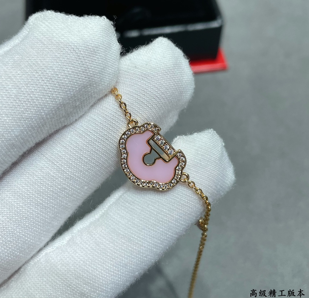 Qee1in large ruyi lock bracelet