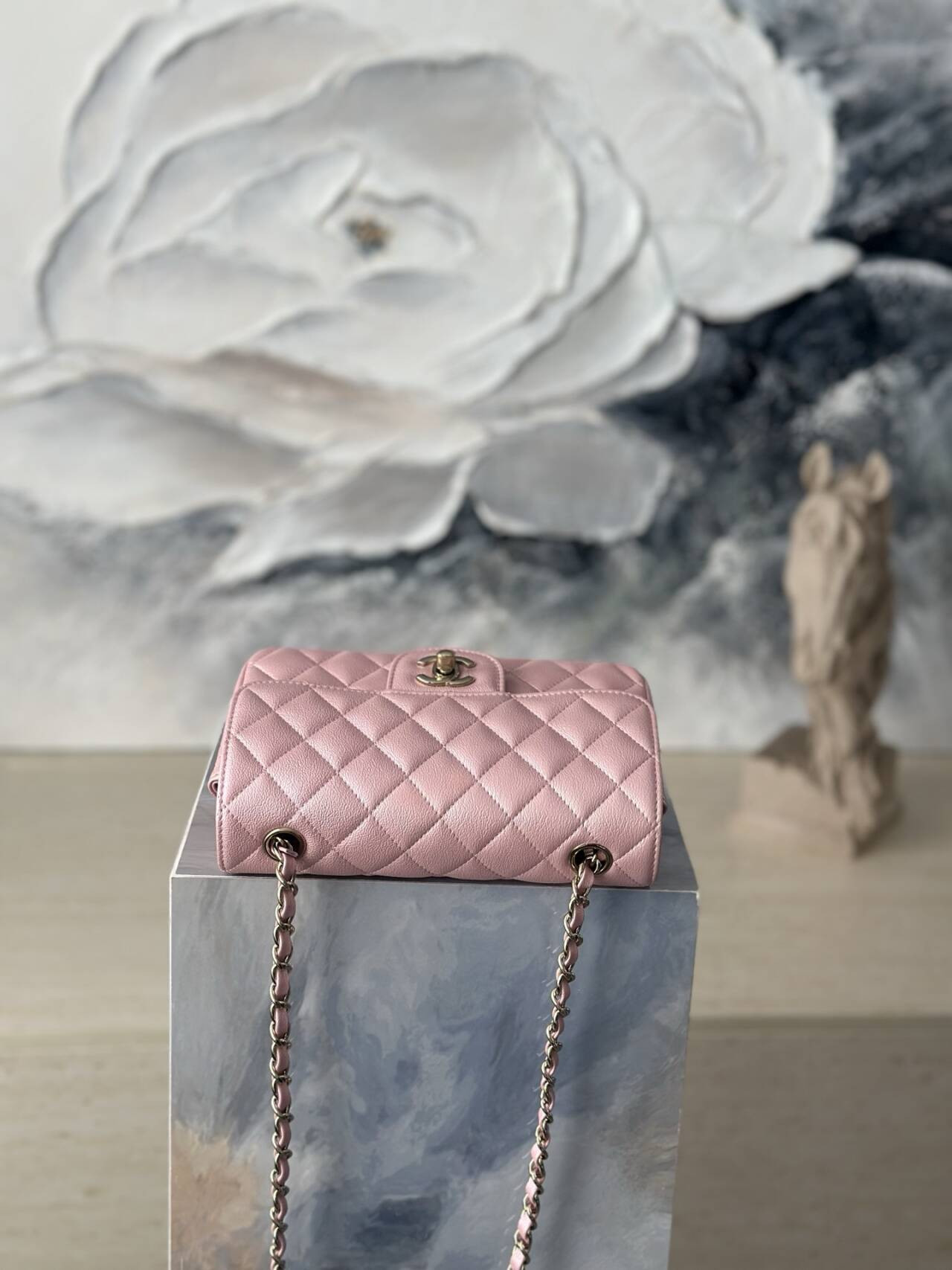 Ch*el flap bag pearlescent pink as1116 20x12x6cm