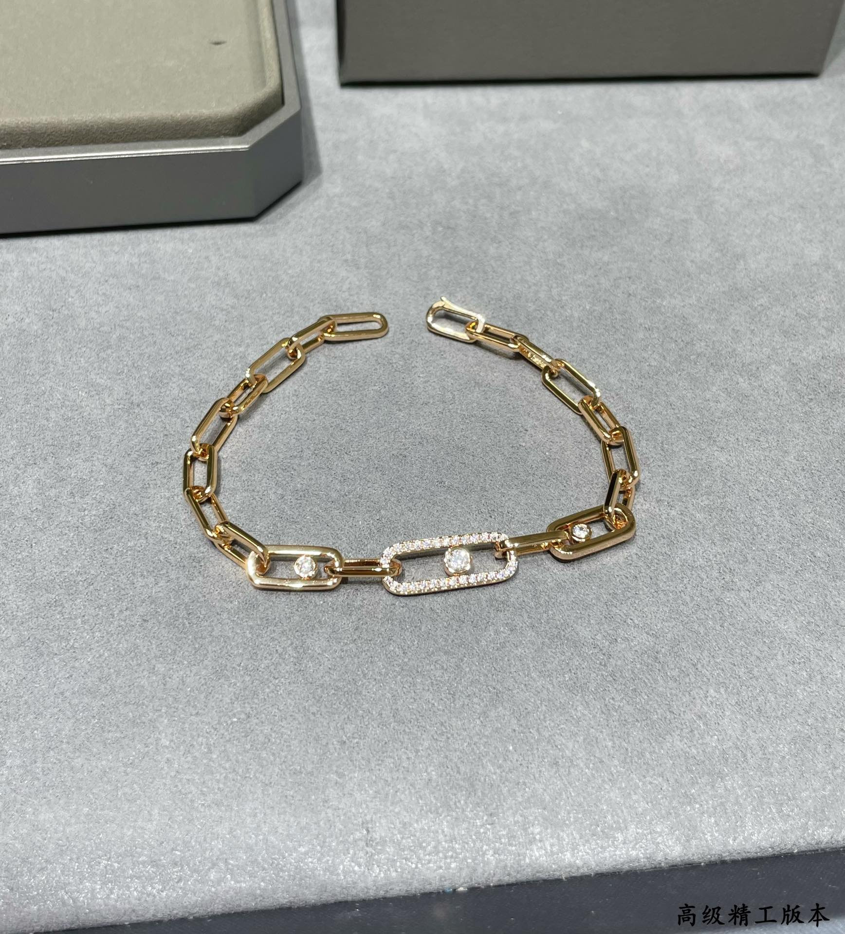 Mes1kaa chain moving bracelet