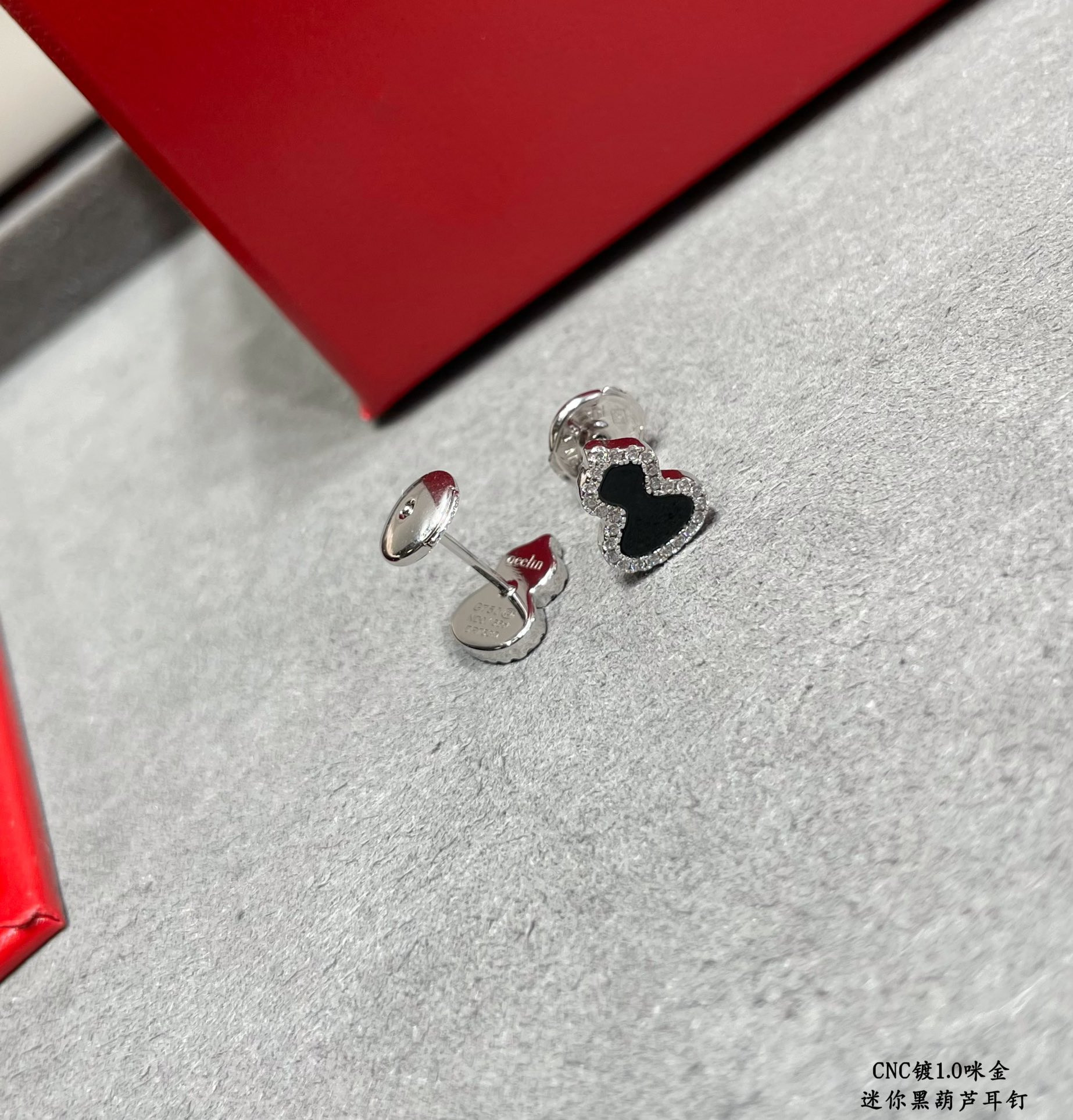 Qee1in mini gourd earrings