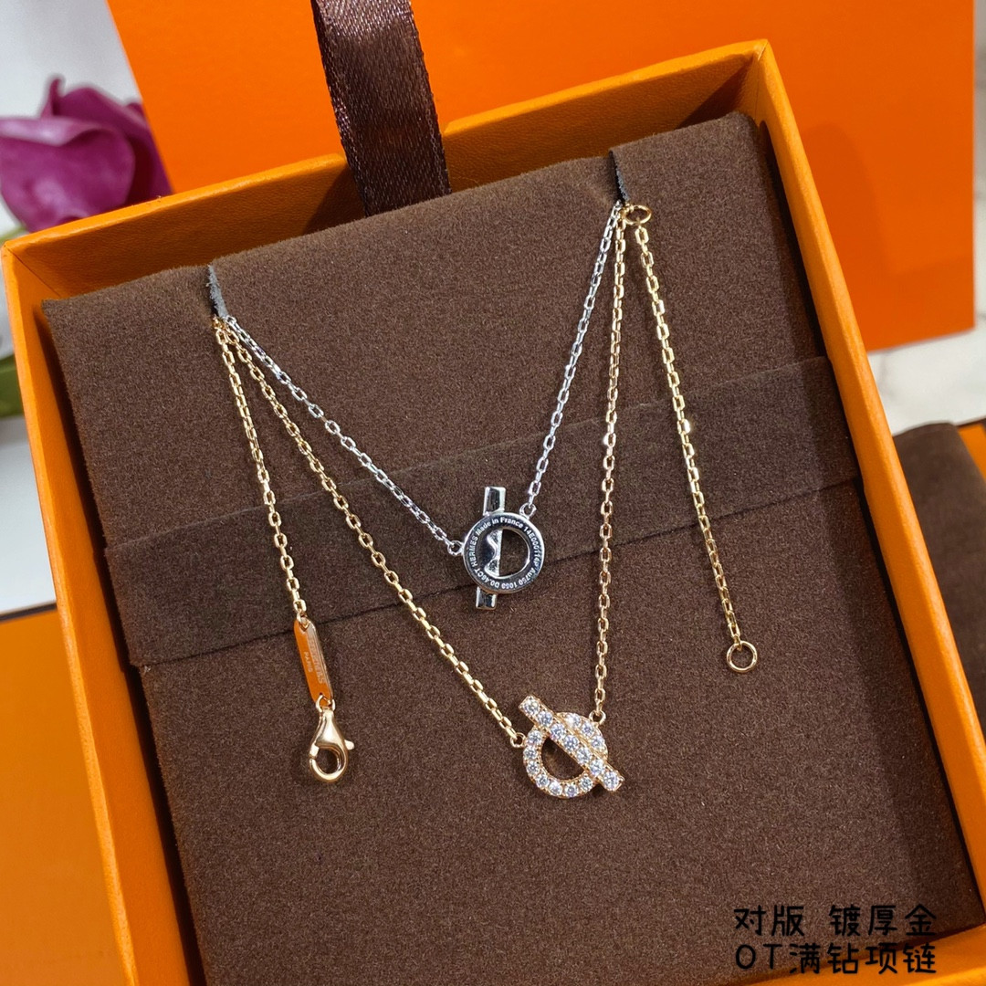 H**mes ot clasp necklace