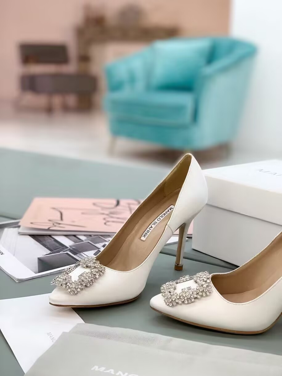 ua ma*n010 B1ah*ik hangisi jewel buckle pumps