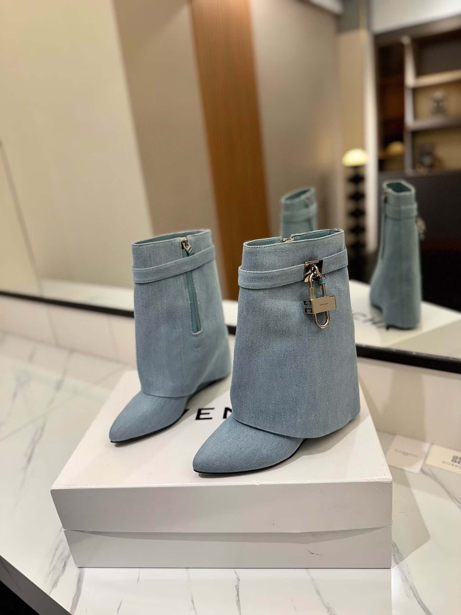 ua G1uenchy boots