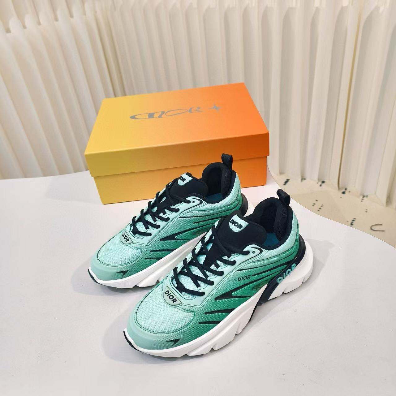 ua D*or sneaker