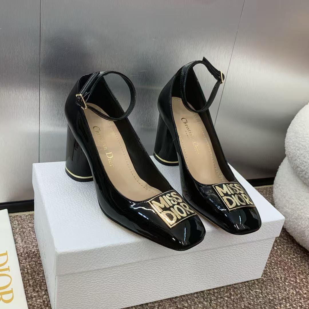 ua d*or miss d*or Gr*ffiti pump