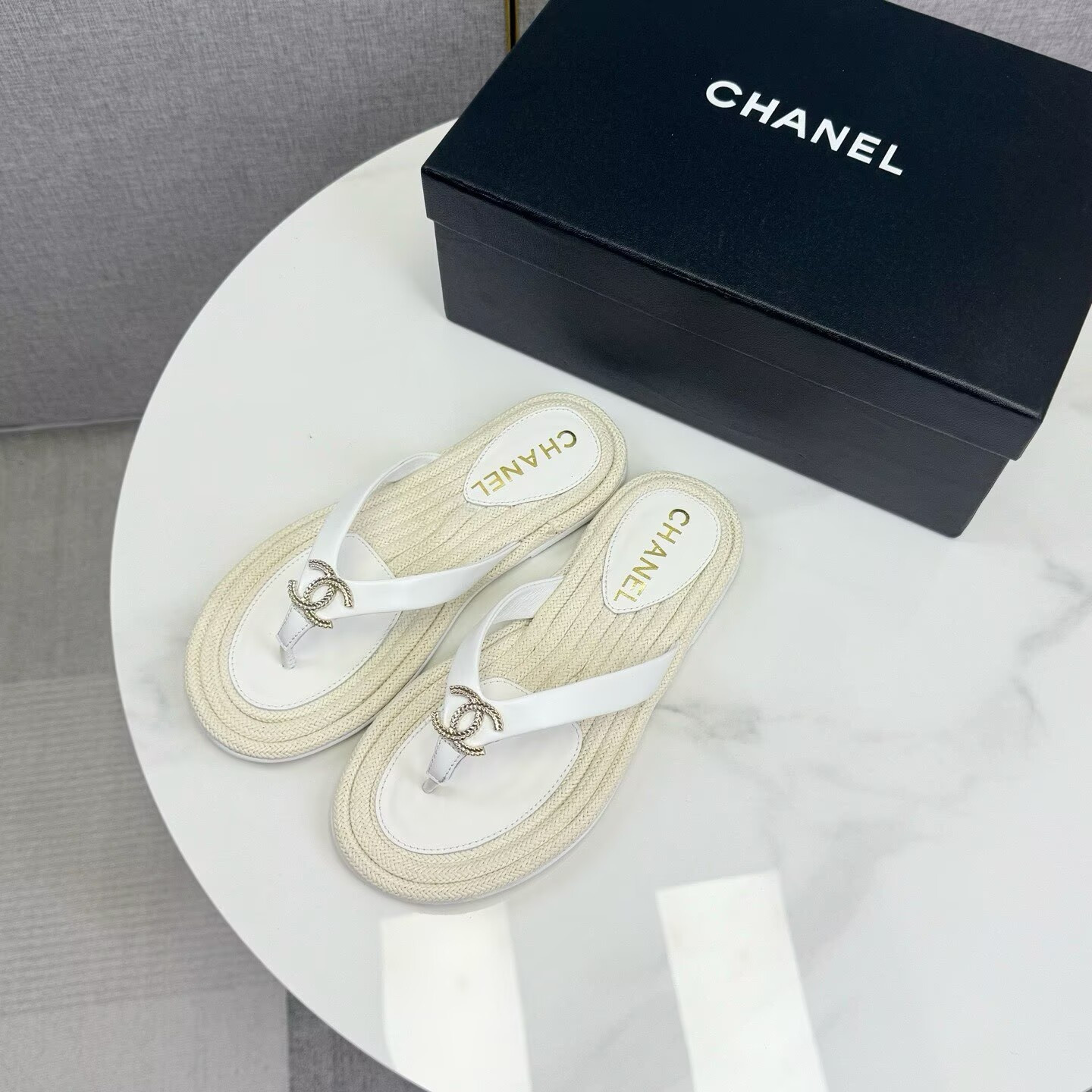 ua Ch*el flip-flops