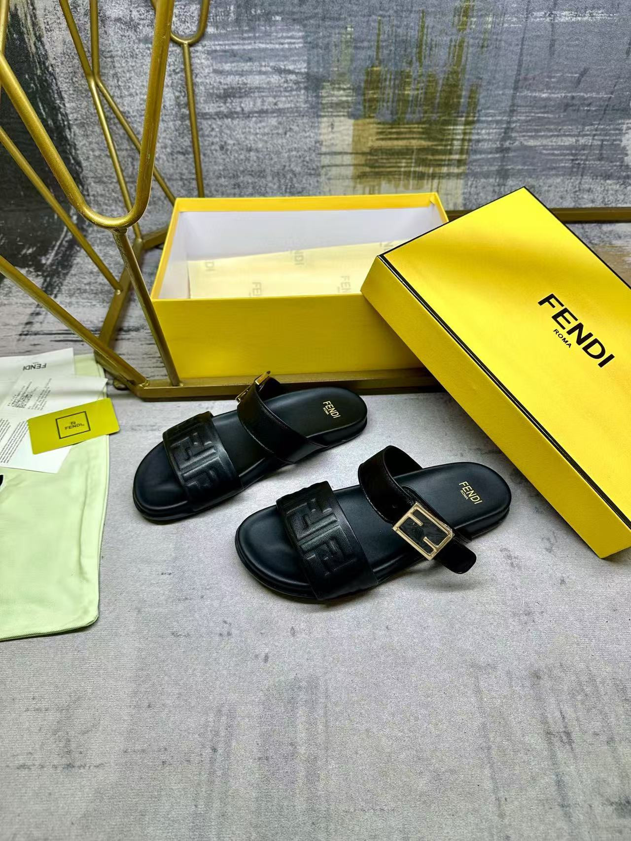 ua F**di feel black nappa leather slides