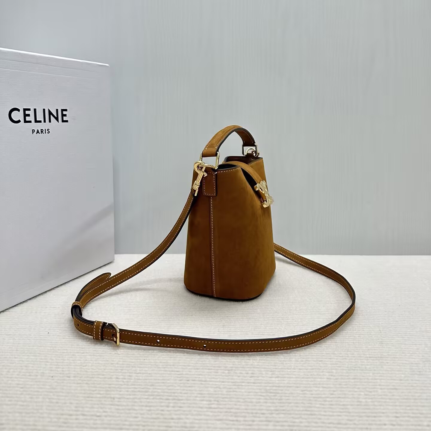 Ce**e mini bucket l0*ise in nubuck calfskin 13.5x16x10cm
