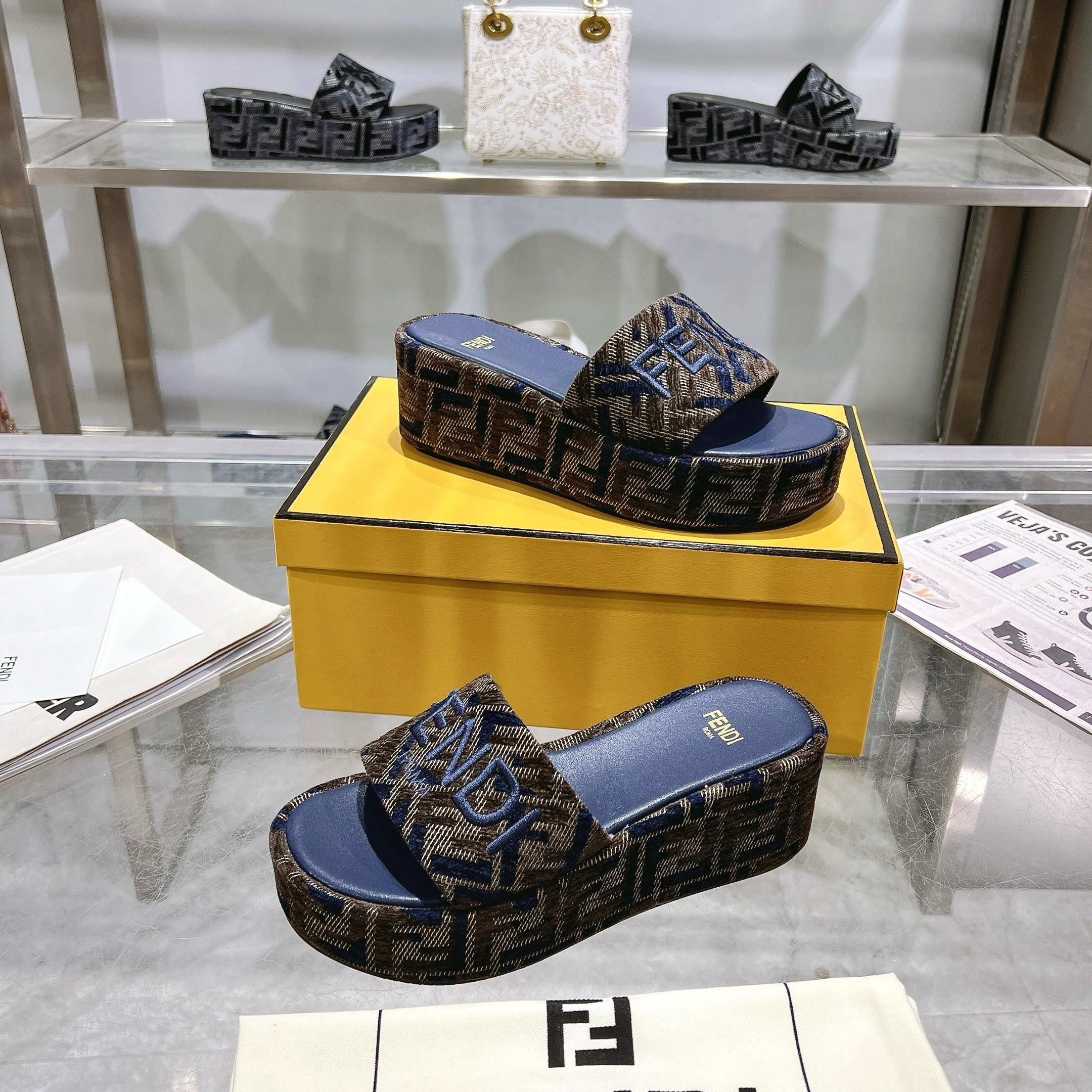 ua F**di sunshine ff chenille jacquard platform sandals