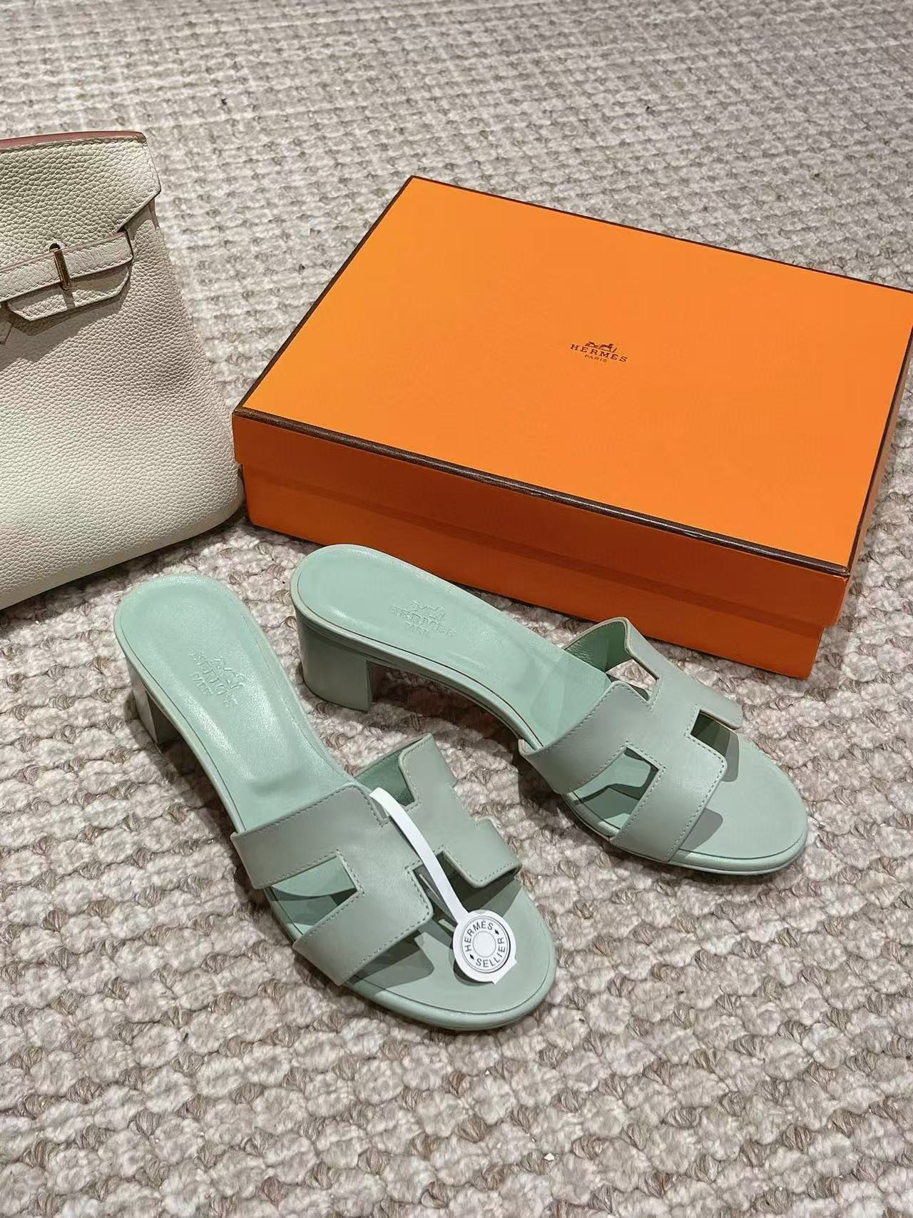 ua H**mes oasis sandal