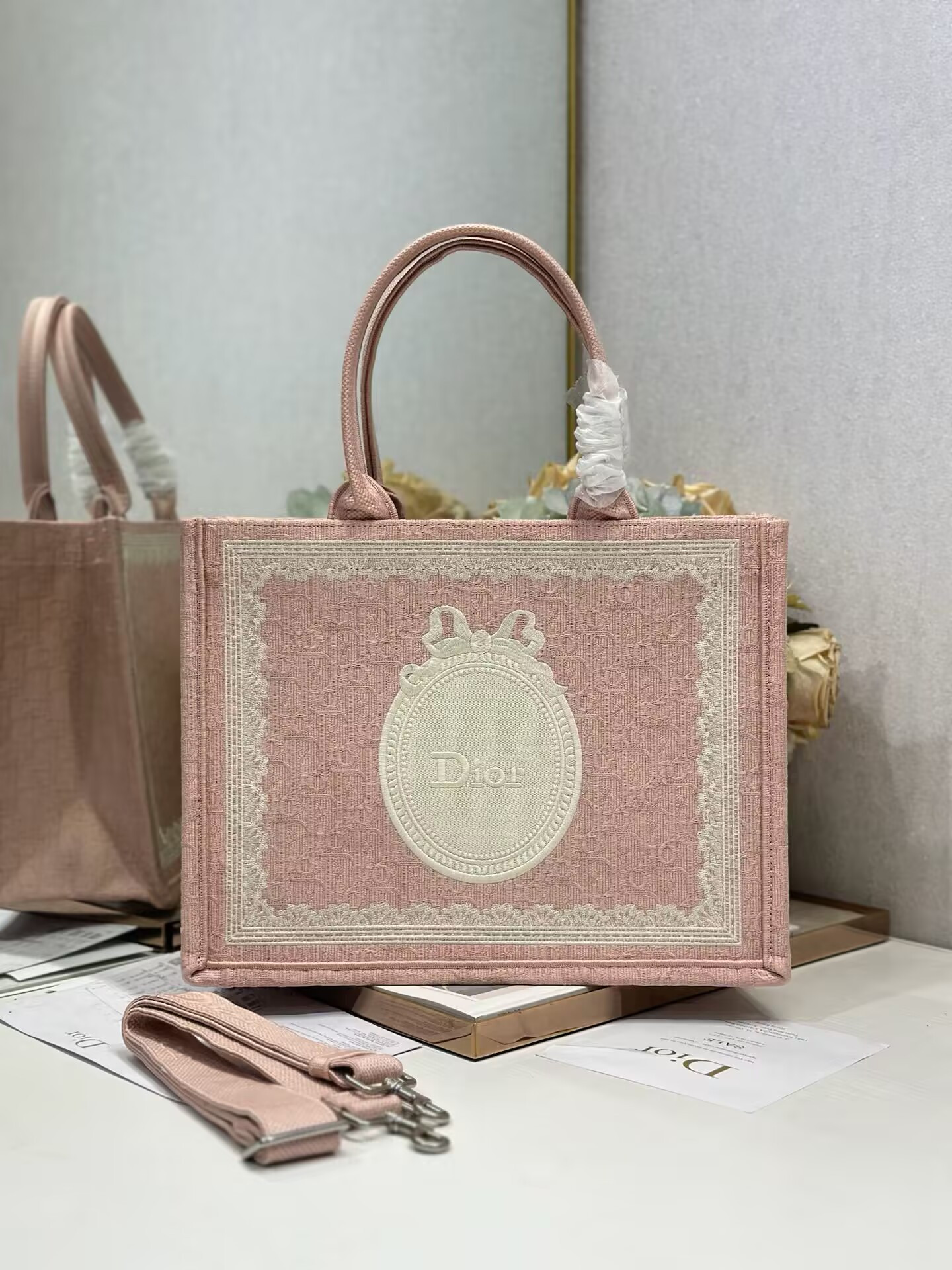 D*or book tote bag 36x27x16cm