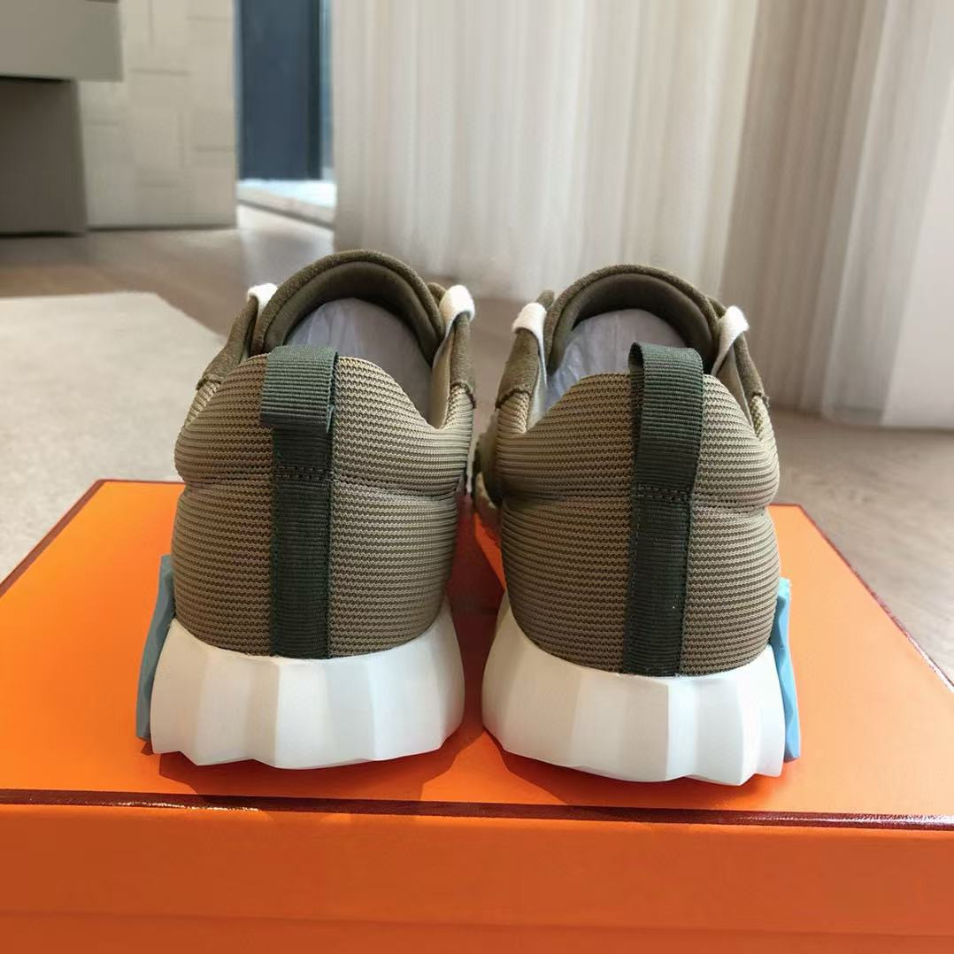 ua H**mes bouncing sneaker