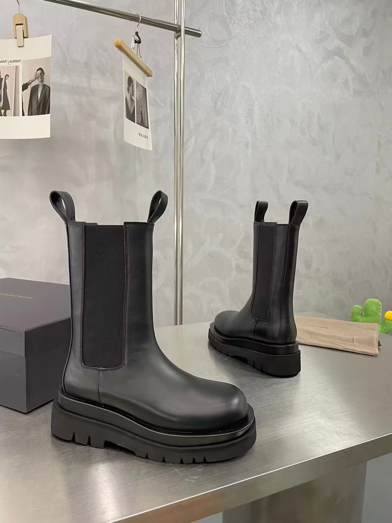 ua bo*te*ga Ve*ne*ta lug chelsea boot