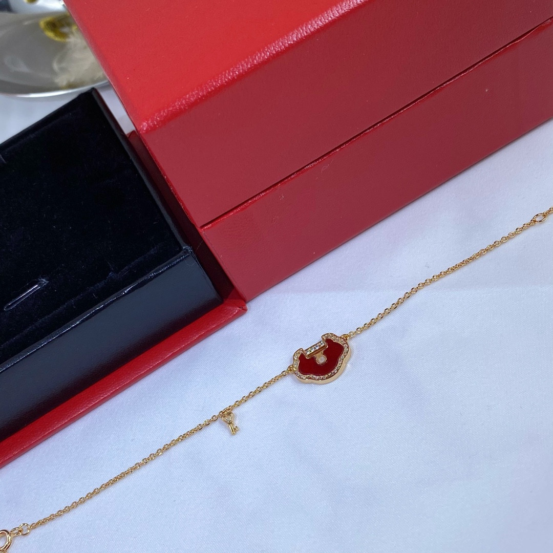Qee1in large ruyi lock bracelet