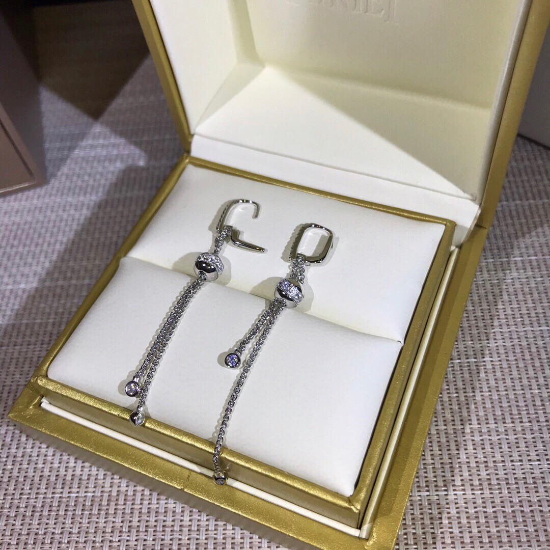 P1aget possession pull tassel earrings