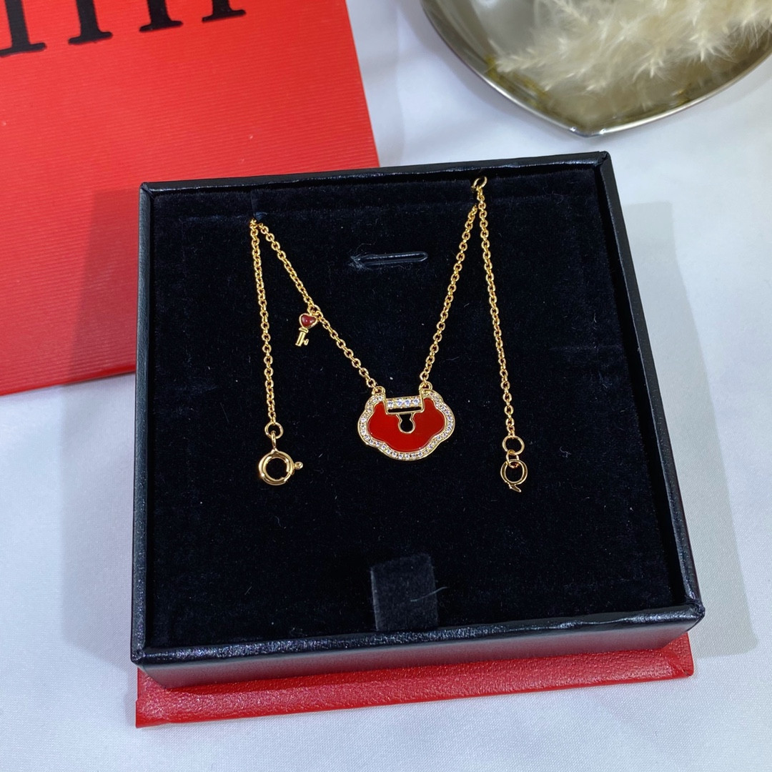 Qee1in large ruyi lock necklace