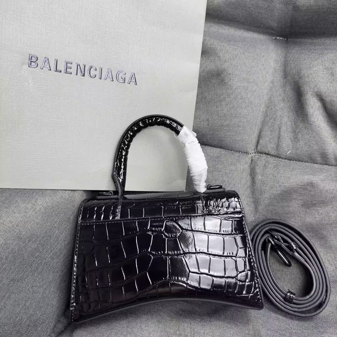 Ba*len*cia*ga women