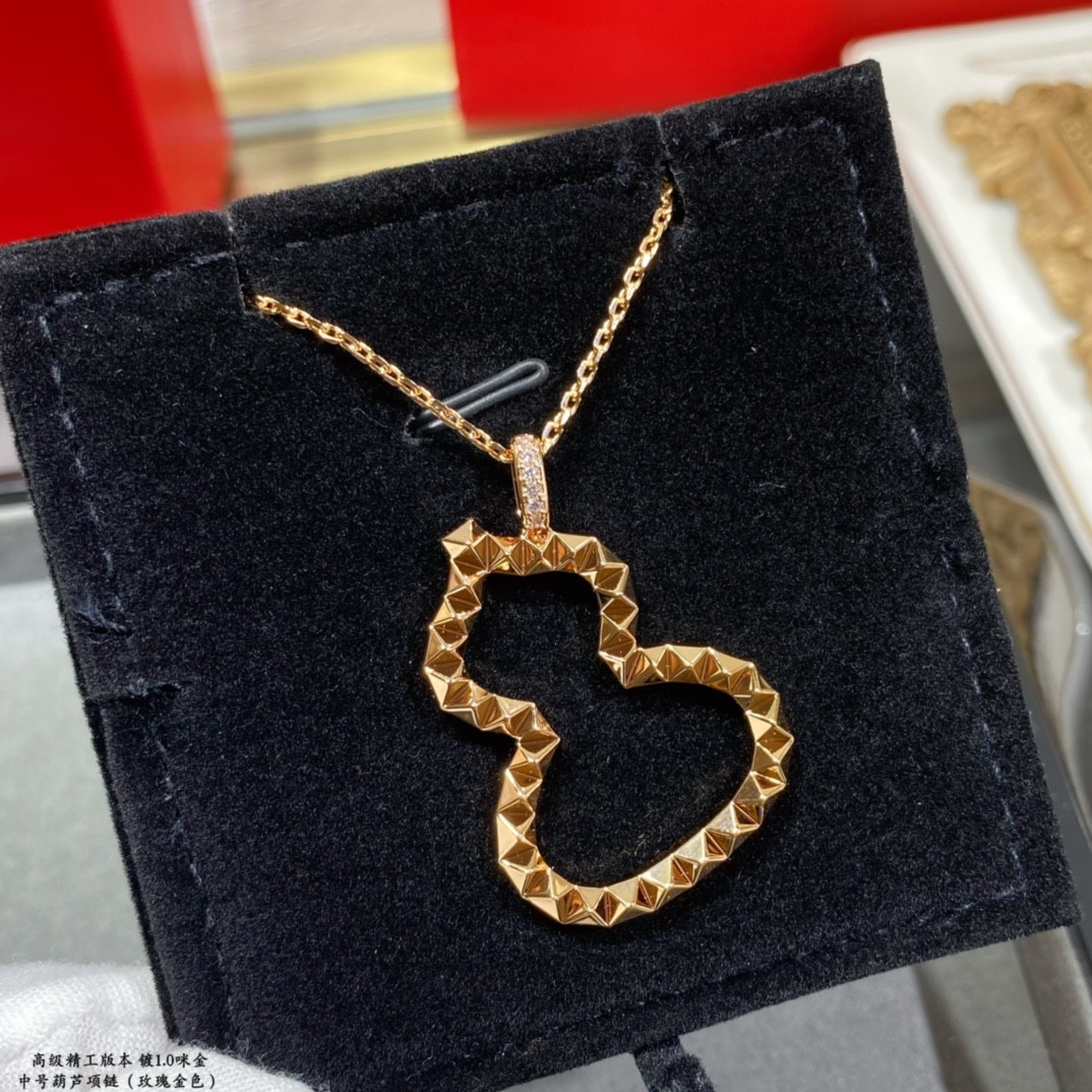 Qee1in medium gourd necklace