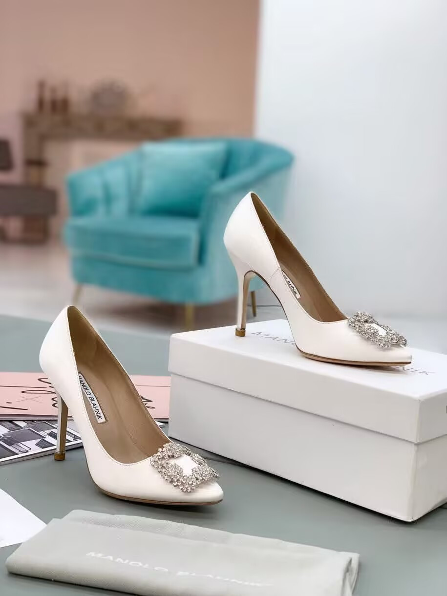 ua ma*n010 B1ah*ik hangisi jewel buckle pumps