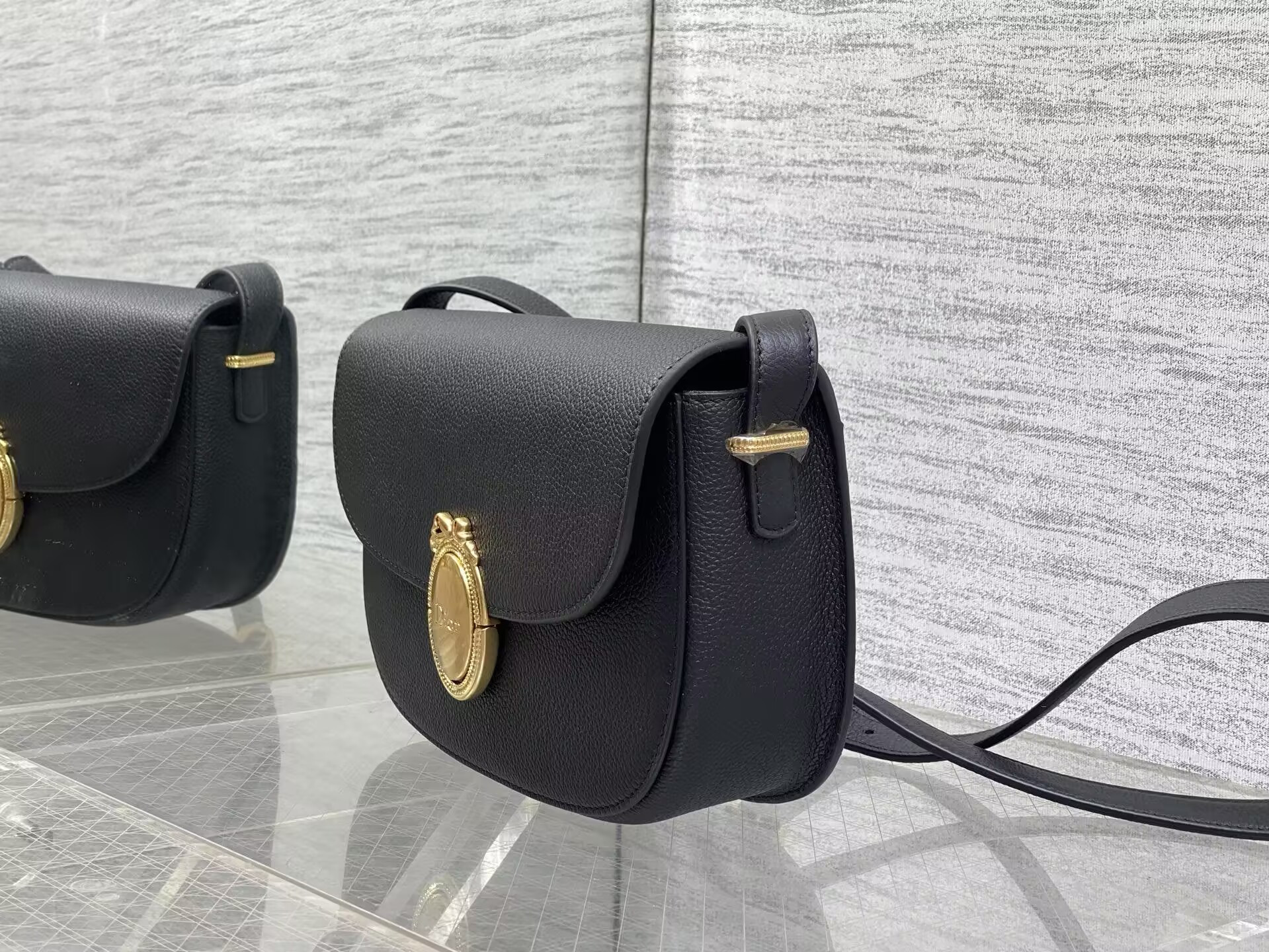 D*or medium médaillon flap bag 23x16x6.5cm