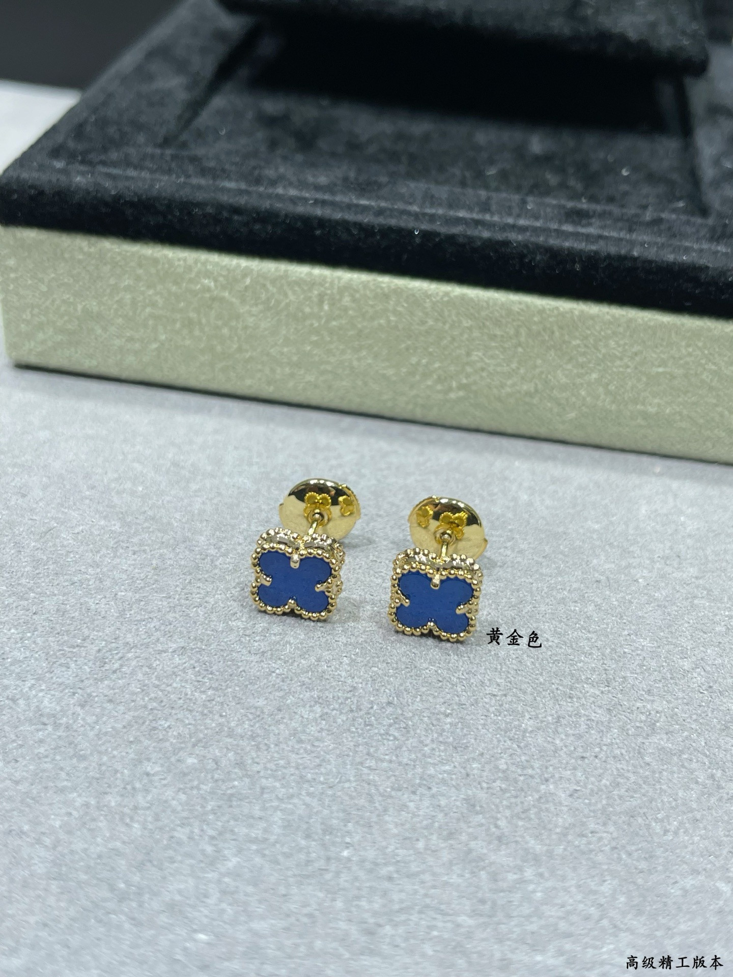 V*N CL*F & arpels four-leaf clover earrings