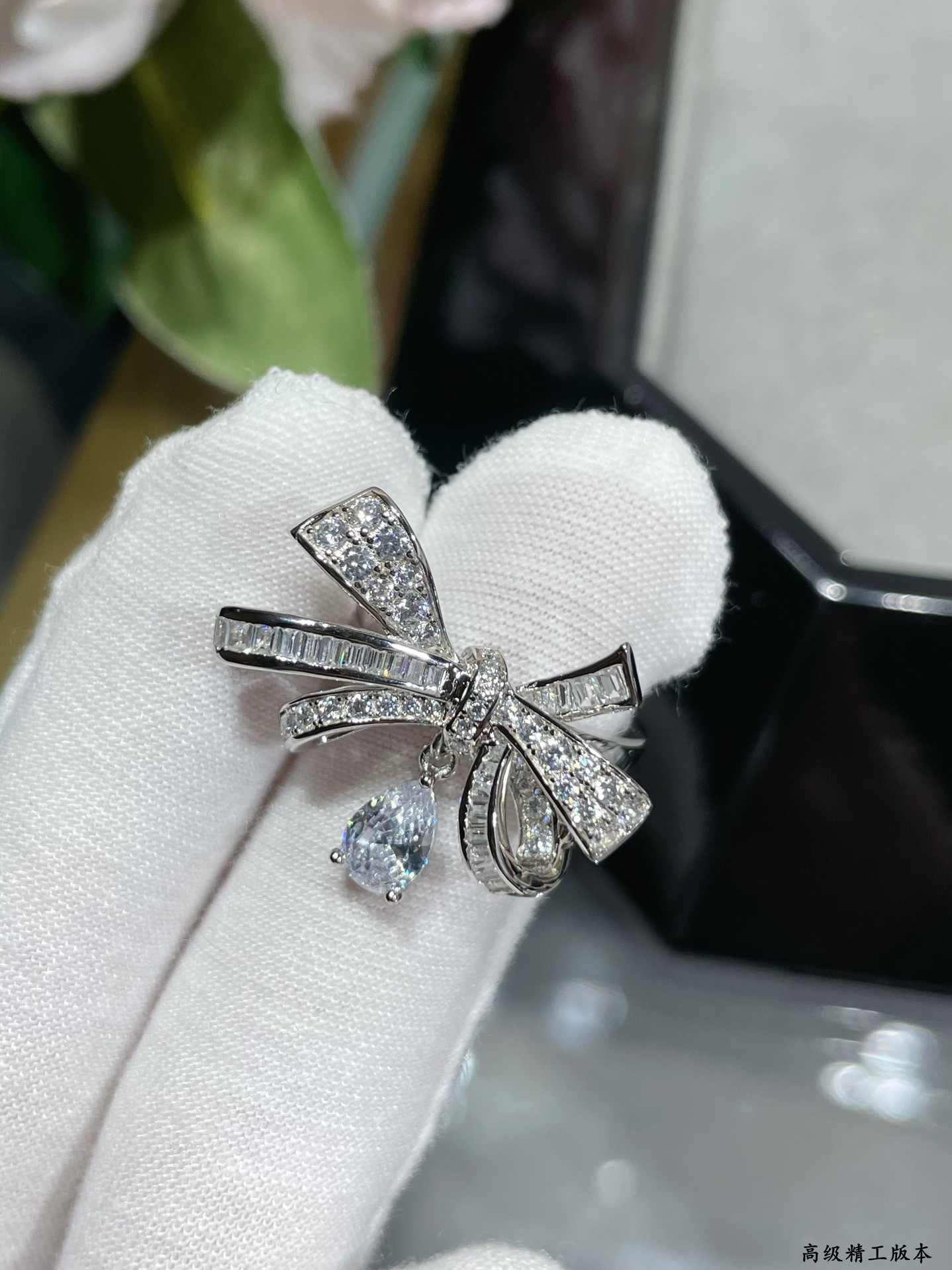 Gr*ff bowknot ring with rhinestones ag925