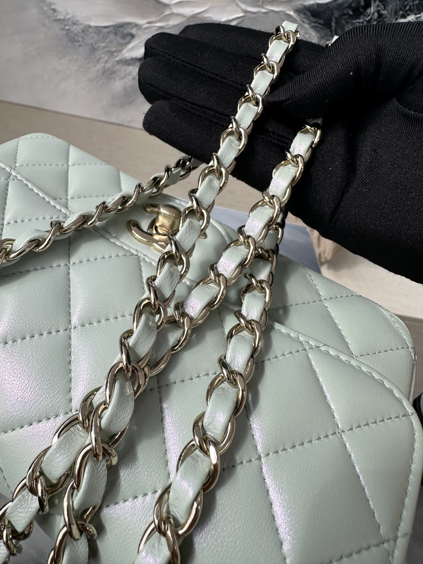 Ch*el flap bag pearlescent as1116 20x12x6cm