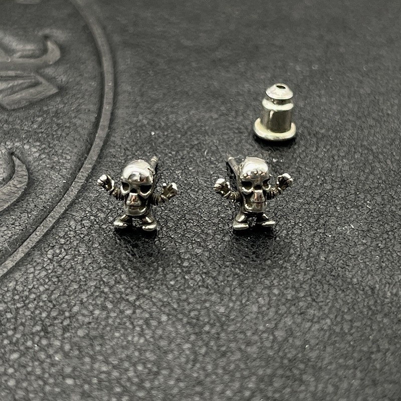 Ch**me He**ts skull earrings