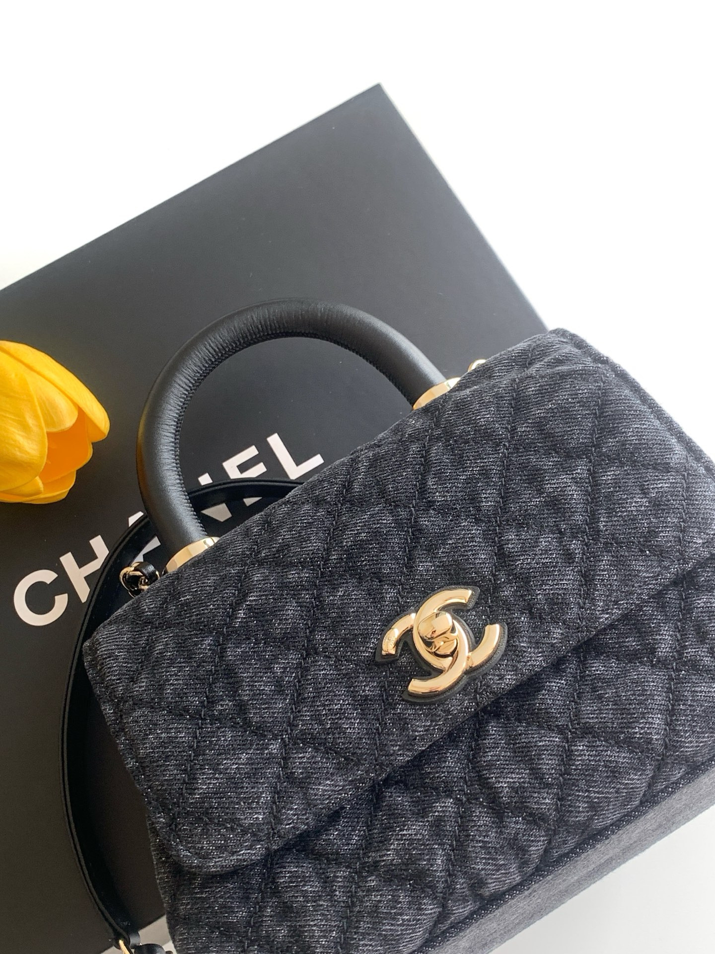 Ch*el coco clutch with chain 13x19x9cm