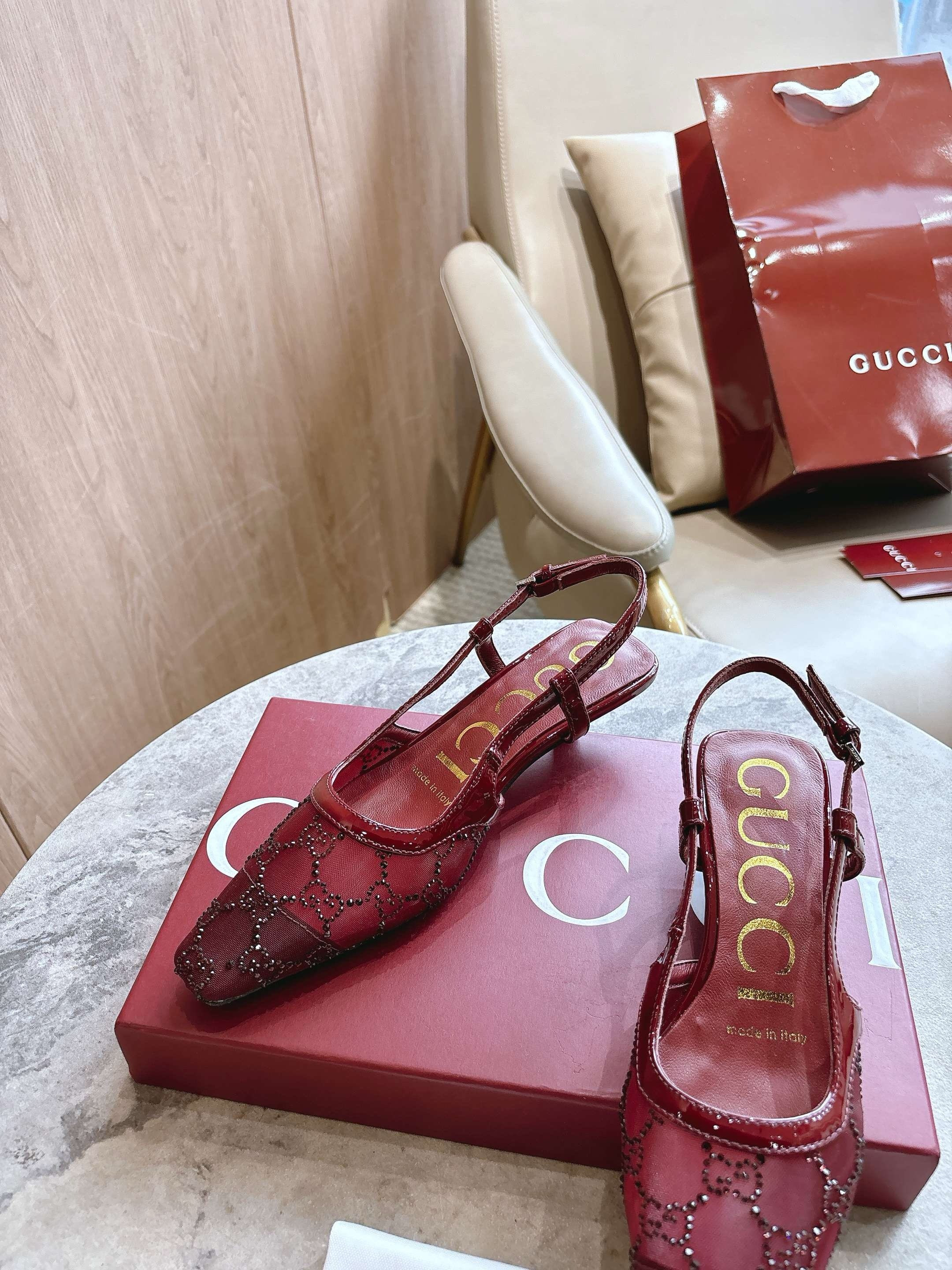 ua G*u*i gg slingback