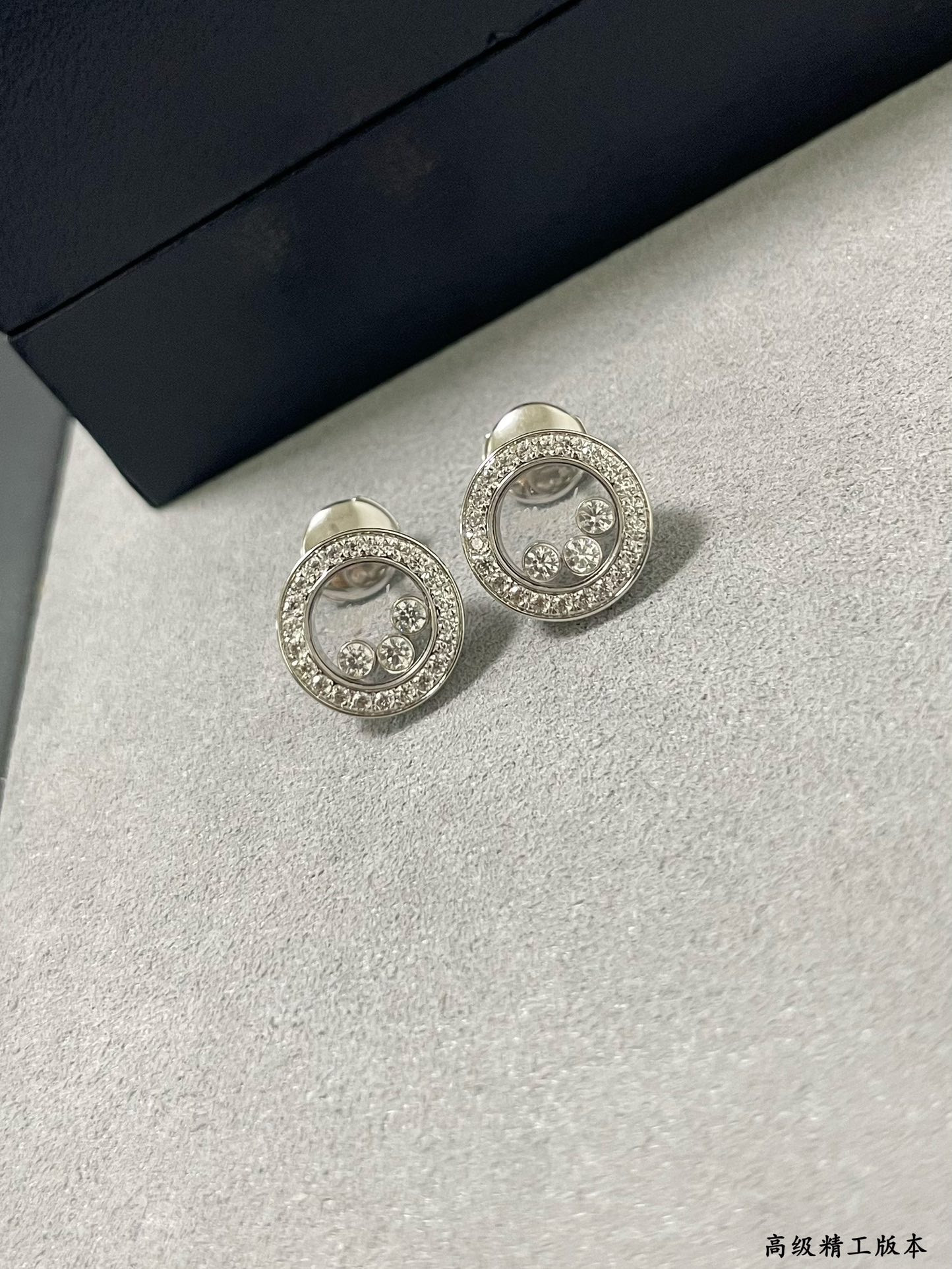 Ch0pard round di*m*nd earrings