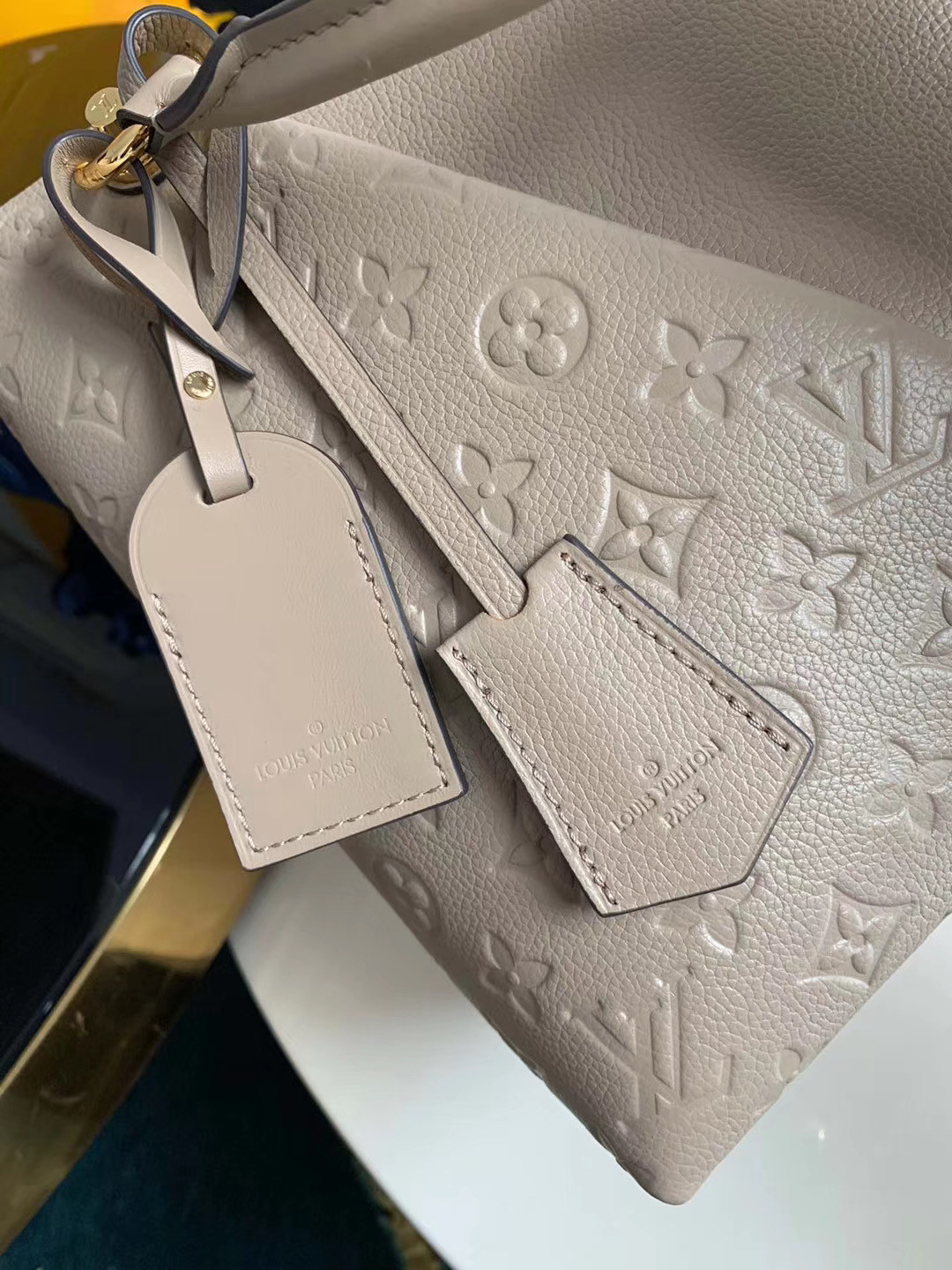 V TOTE MM M44884