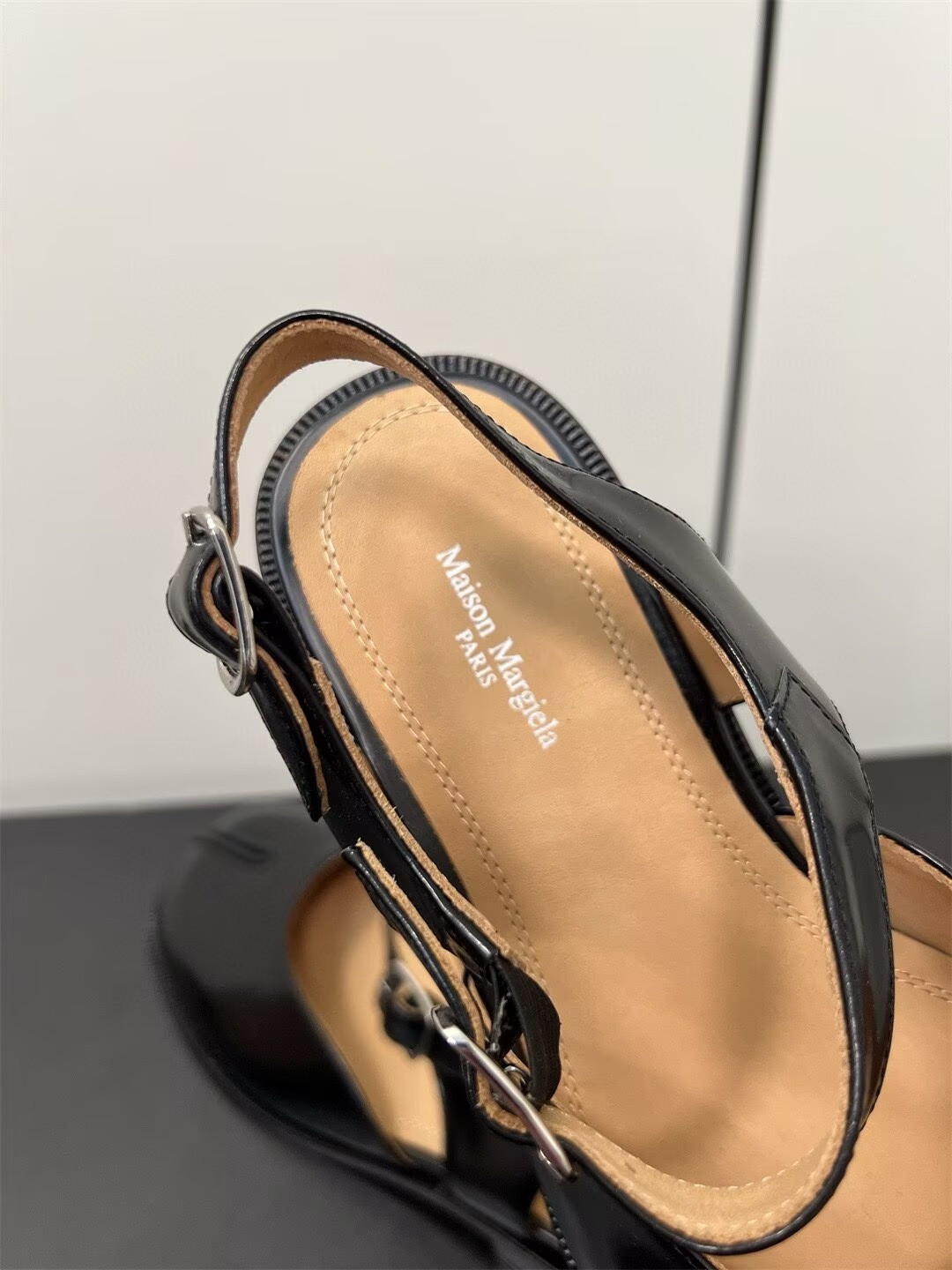 ua ma*s*n Ma*i*la tabi sandals
