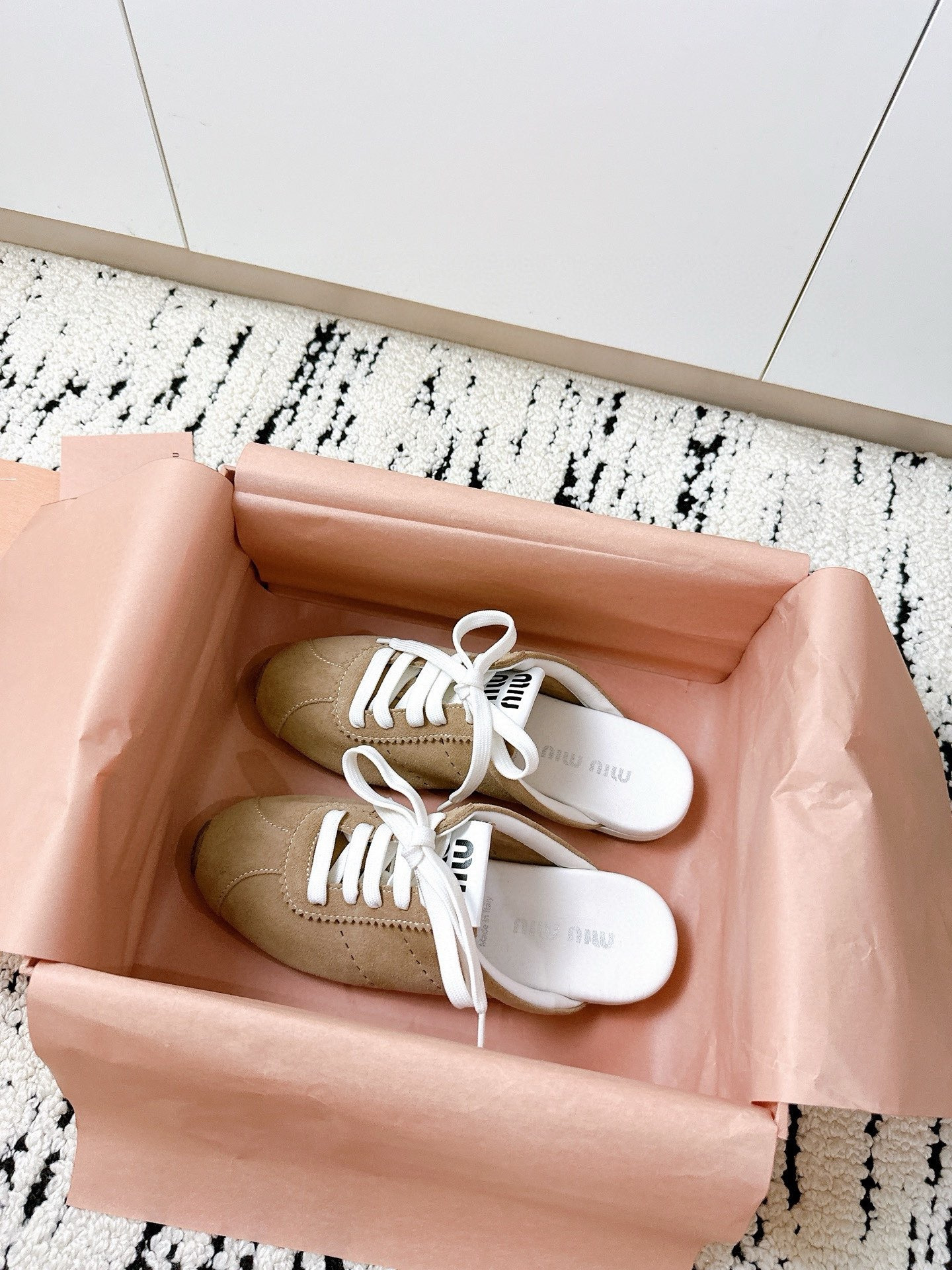 ua M1v M1v plume suede mules