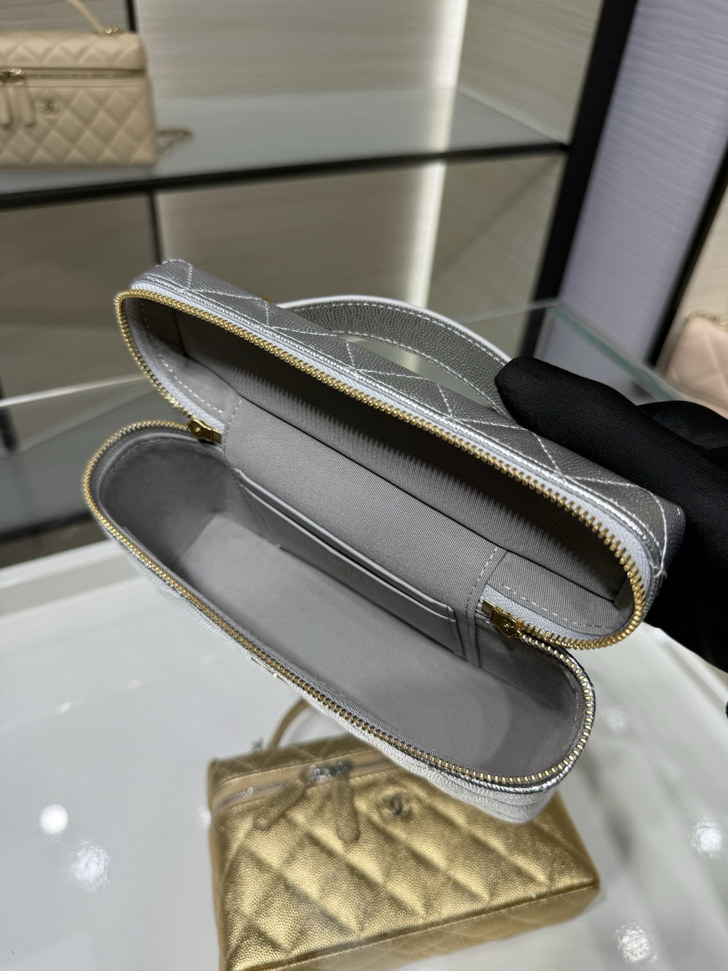 Ch*el classic vanity with chain handbag ap4385 17x19x5cm