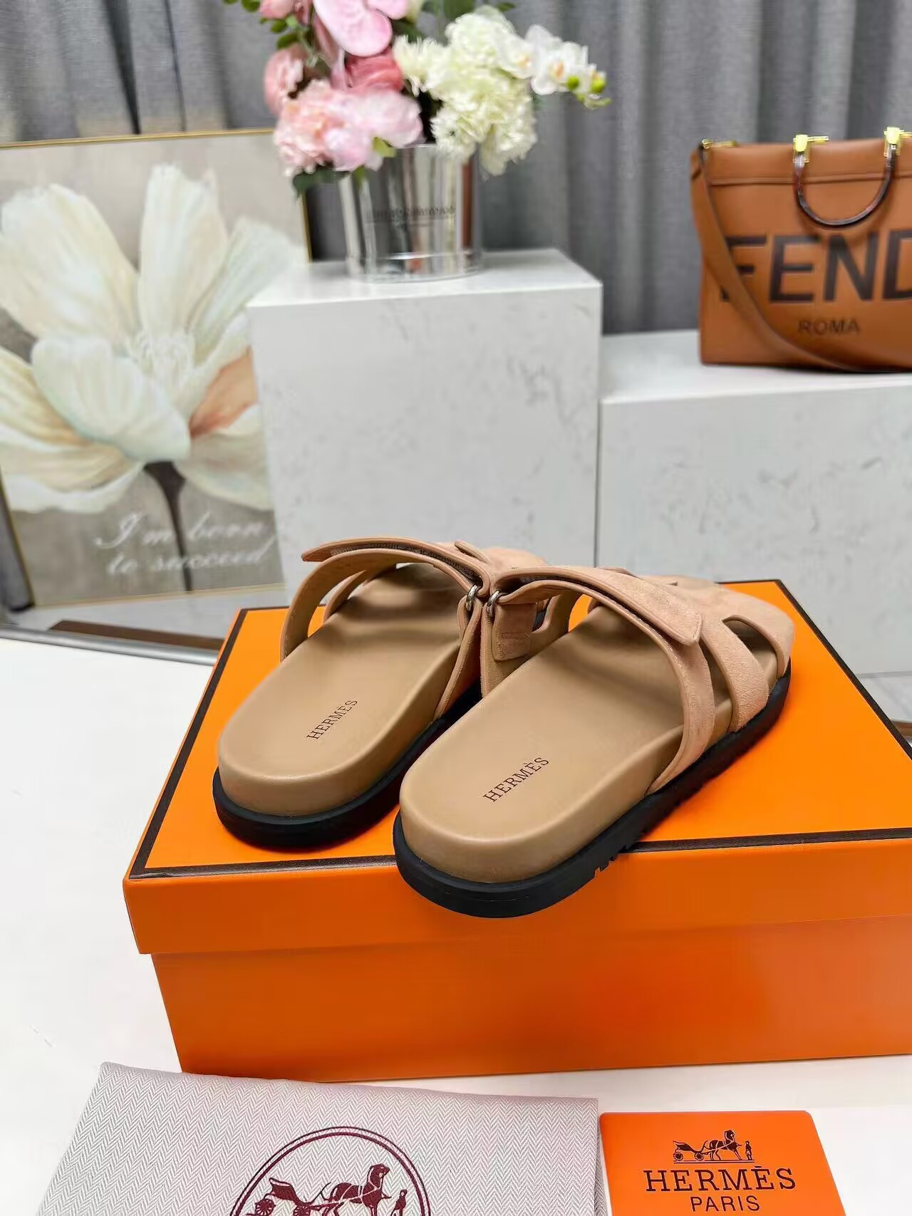 ua H**mes chypre sandal