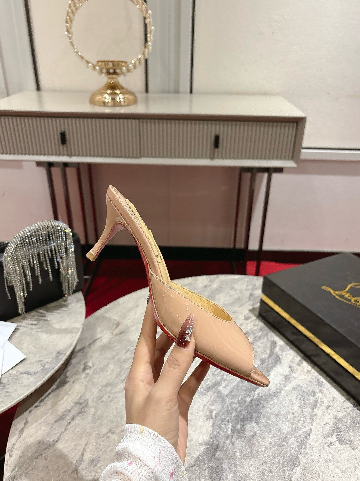 ua Ch**an louboutin me dolly calfskin leather mules