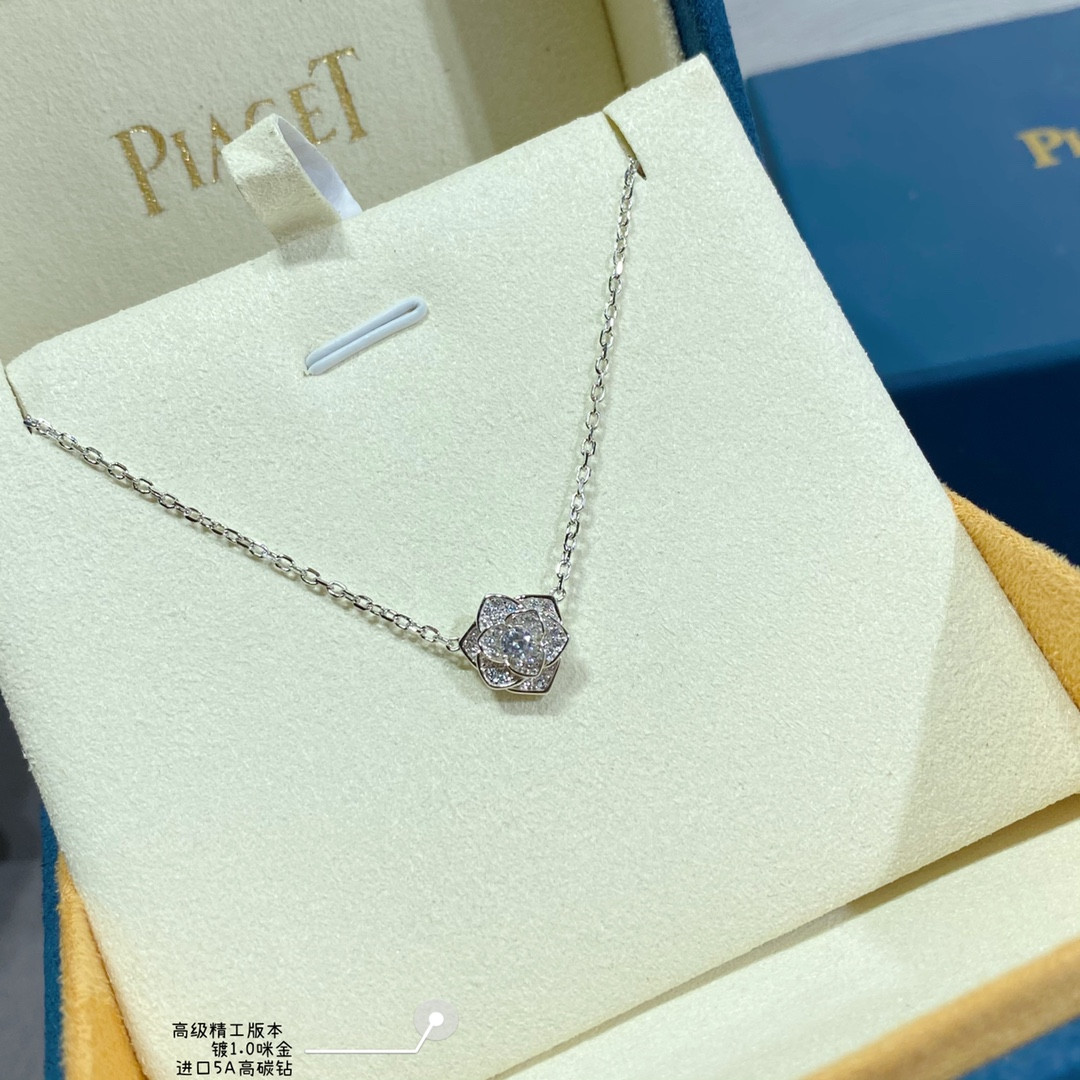 P1aget rose necklace
