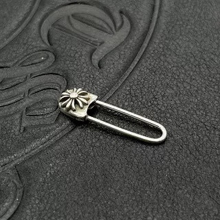 Ch**me He**ts earrings