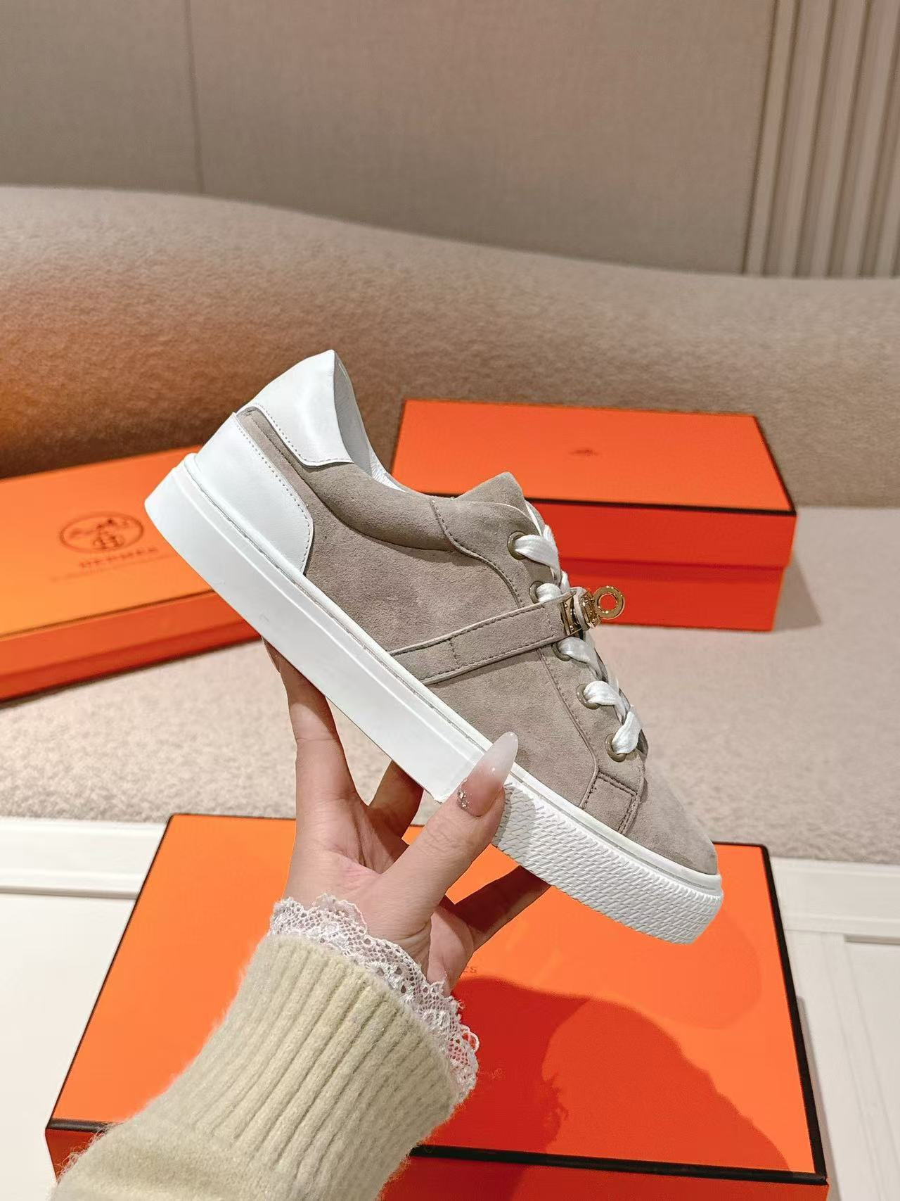 ua H**mes day sneaker