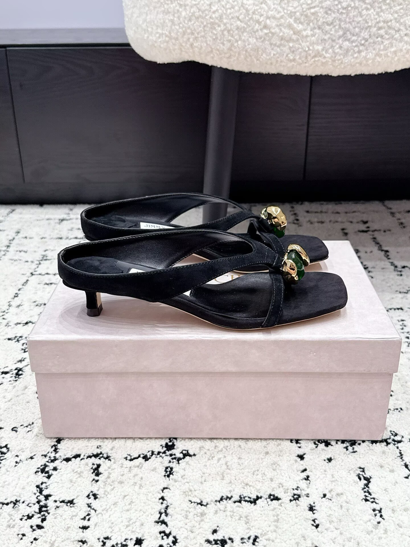 ua Ji*y Ch* emeri sandals