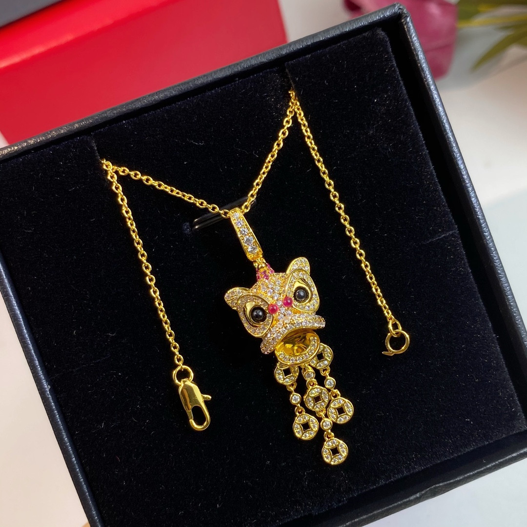Qee1in dancing lion pendant necklace