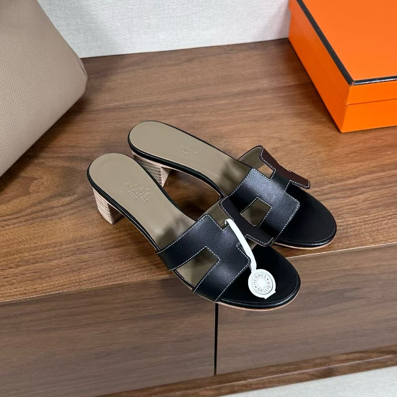ua H**mes oasis sandal