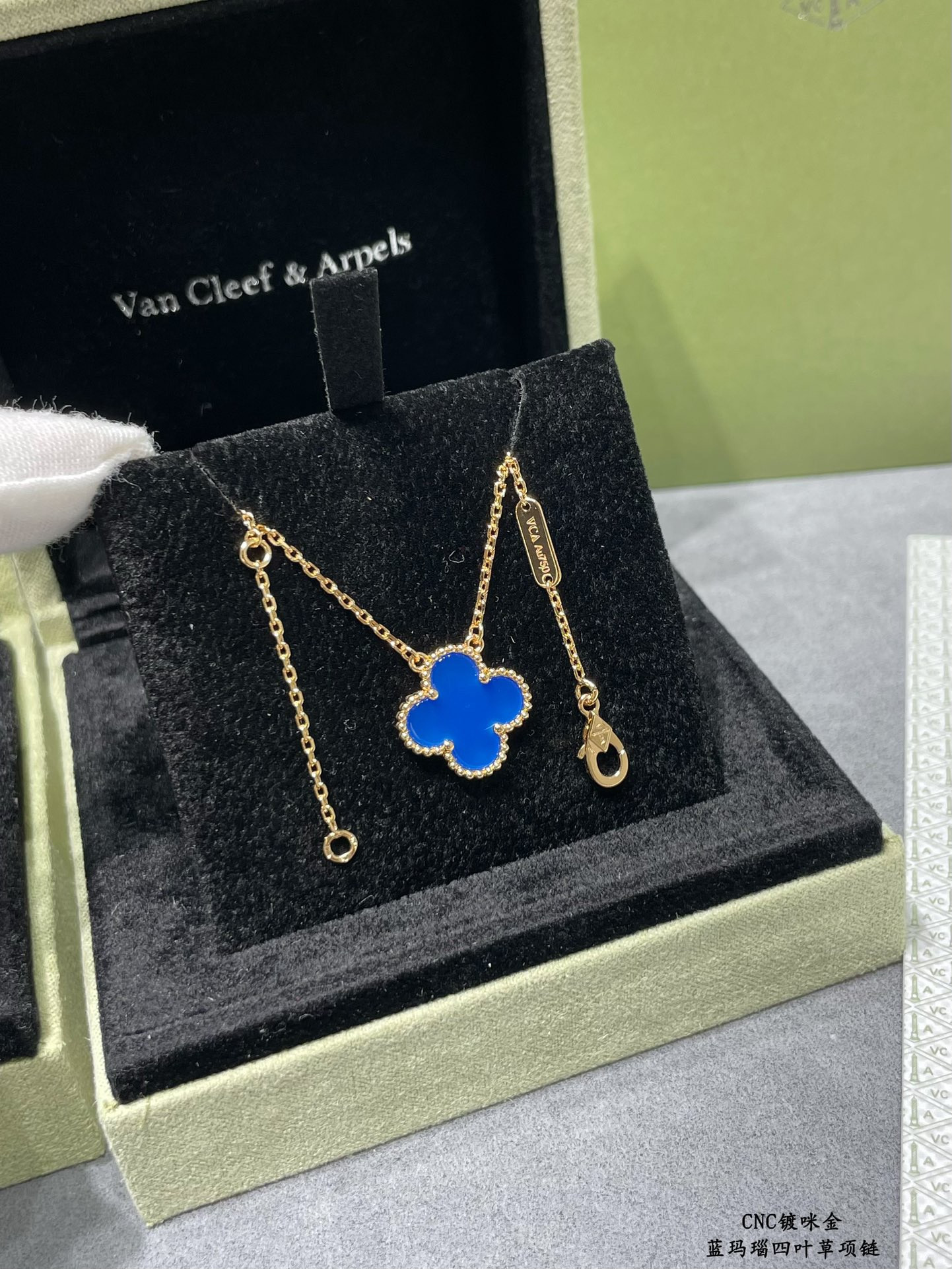 V*N CL*F & arpels medium four-leaf clover necklace diameter approx 1.5cm,chain length approx 40+5cm