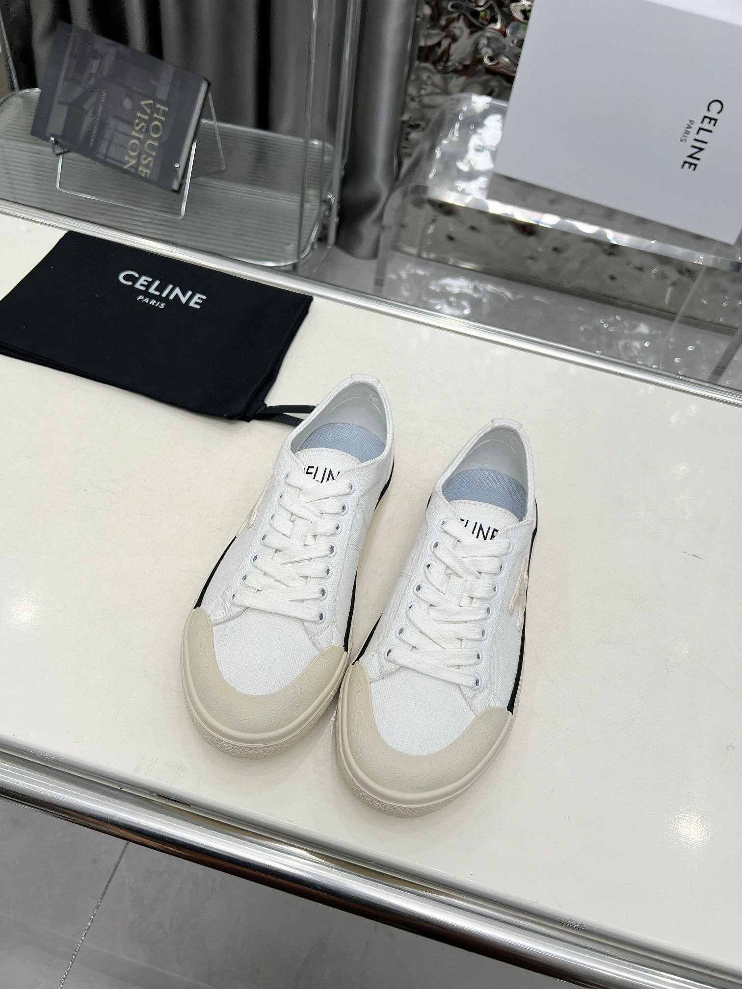 ua Ce**e alan sneakers with triomphe in canvas