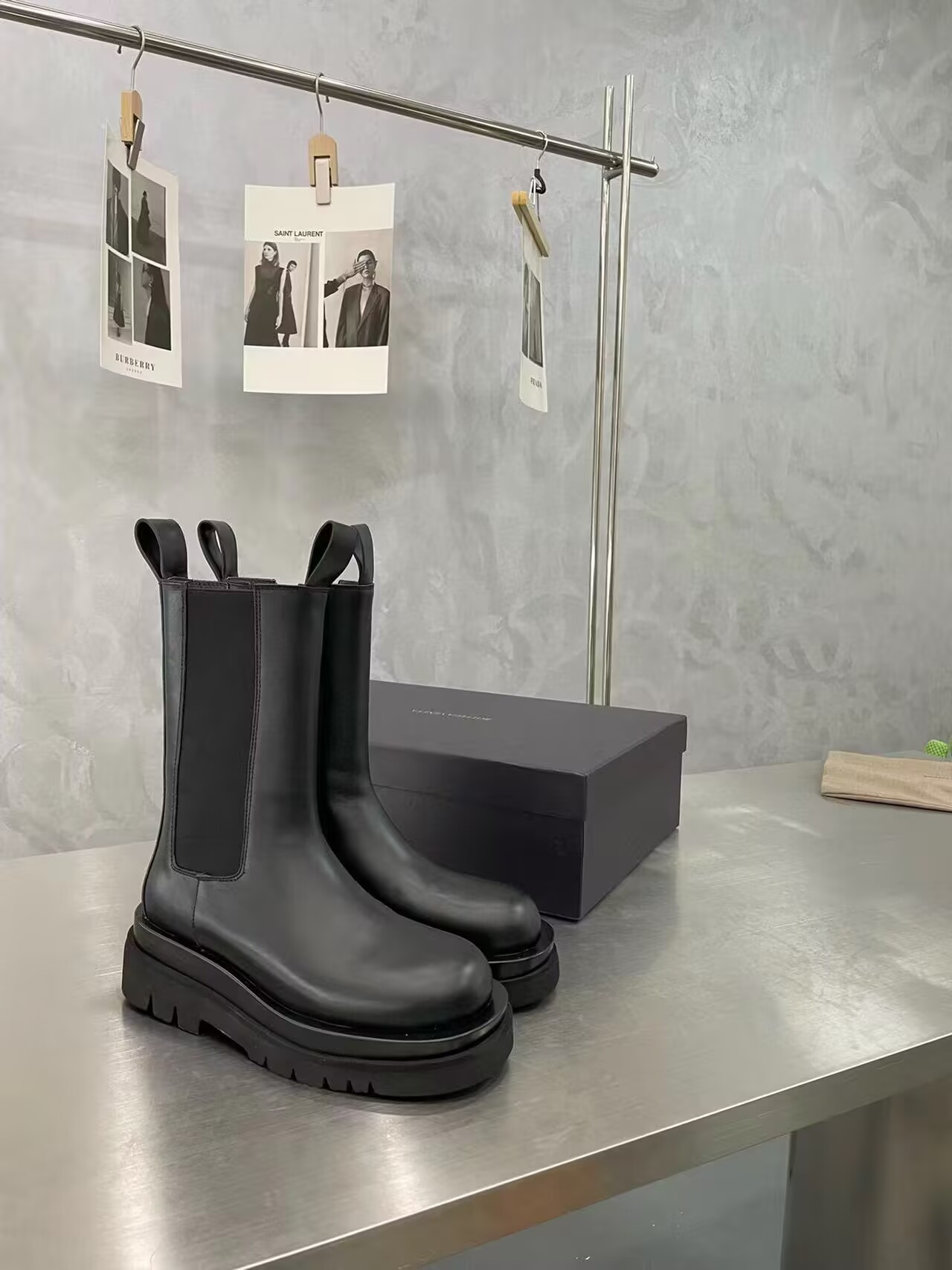 ua bo*te*ga Ve*ne*ta lug chelsea boot