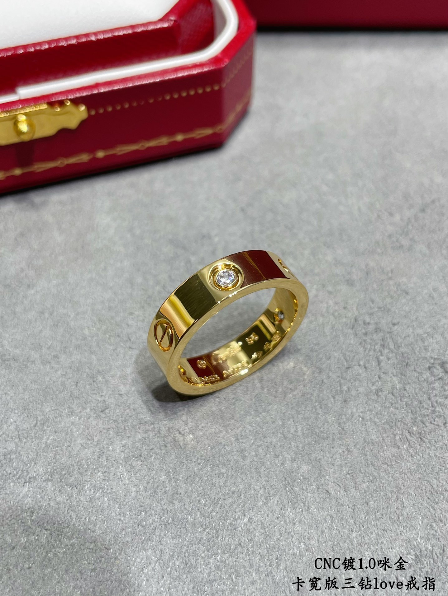 ca*t*er wide version three-Di*m*nd love ring