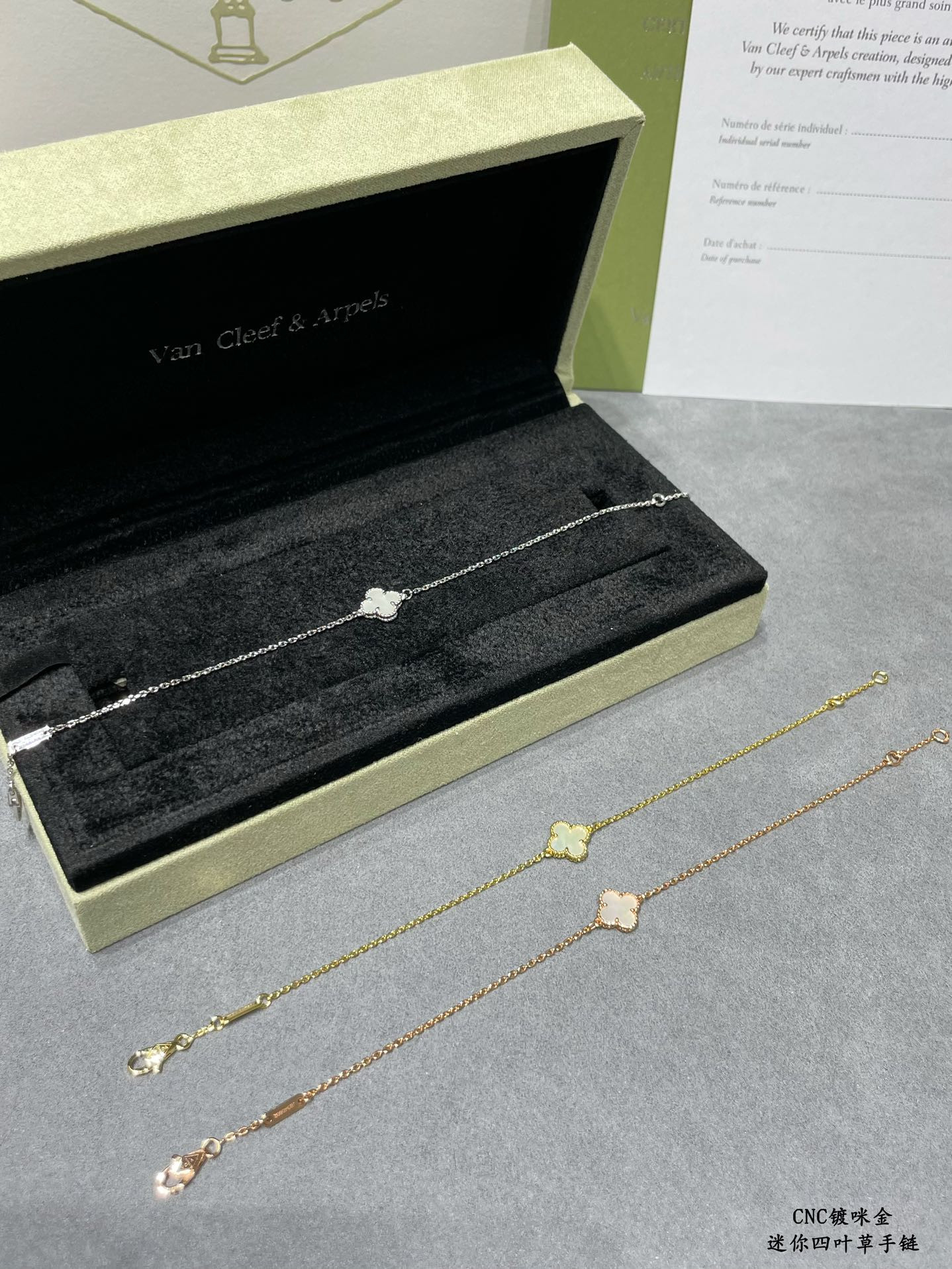 v*n cl*f & arpels mini preM1vm white fritillary four-leaf clover bracelet